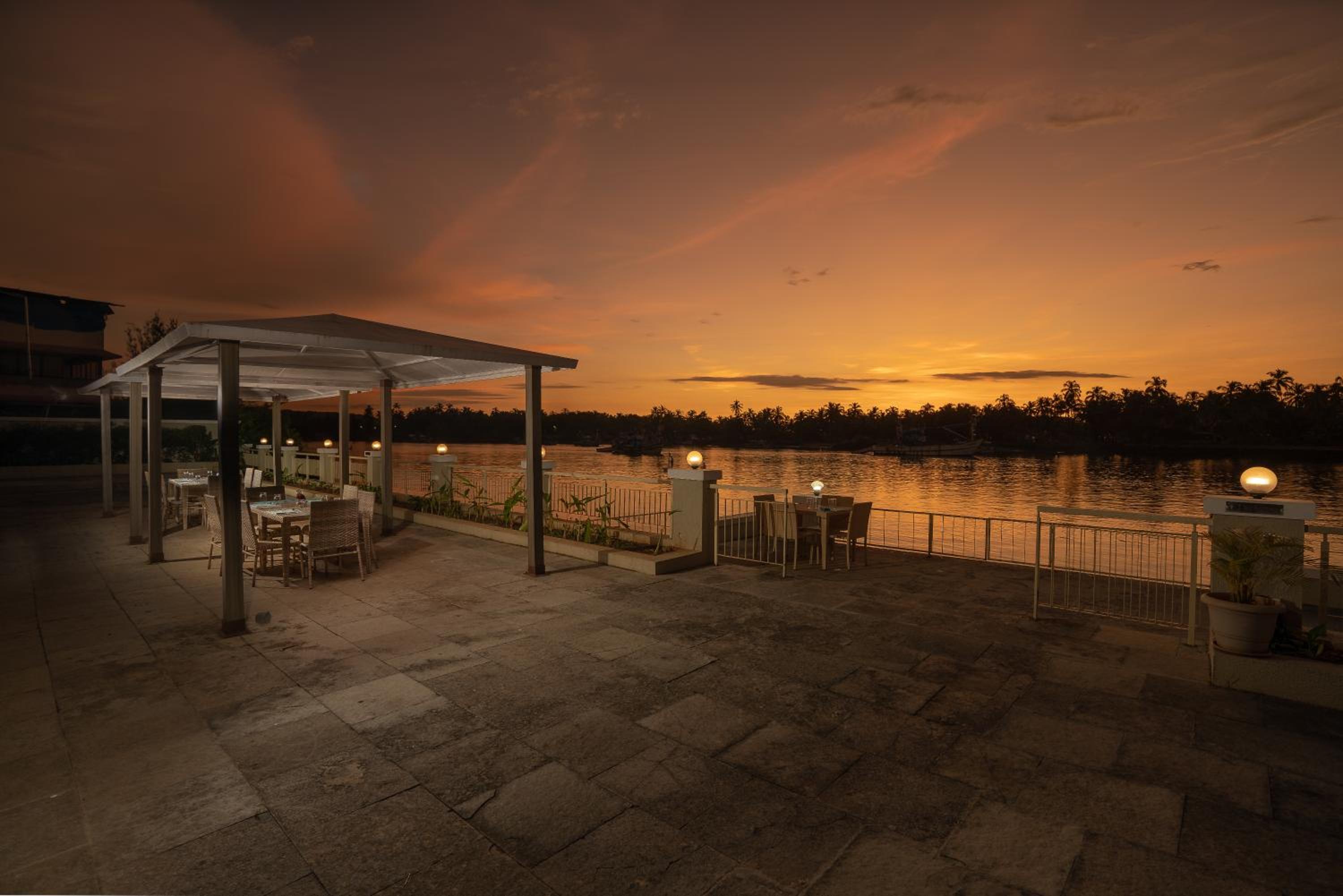 Indy Waterfront Resort