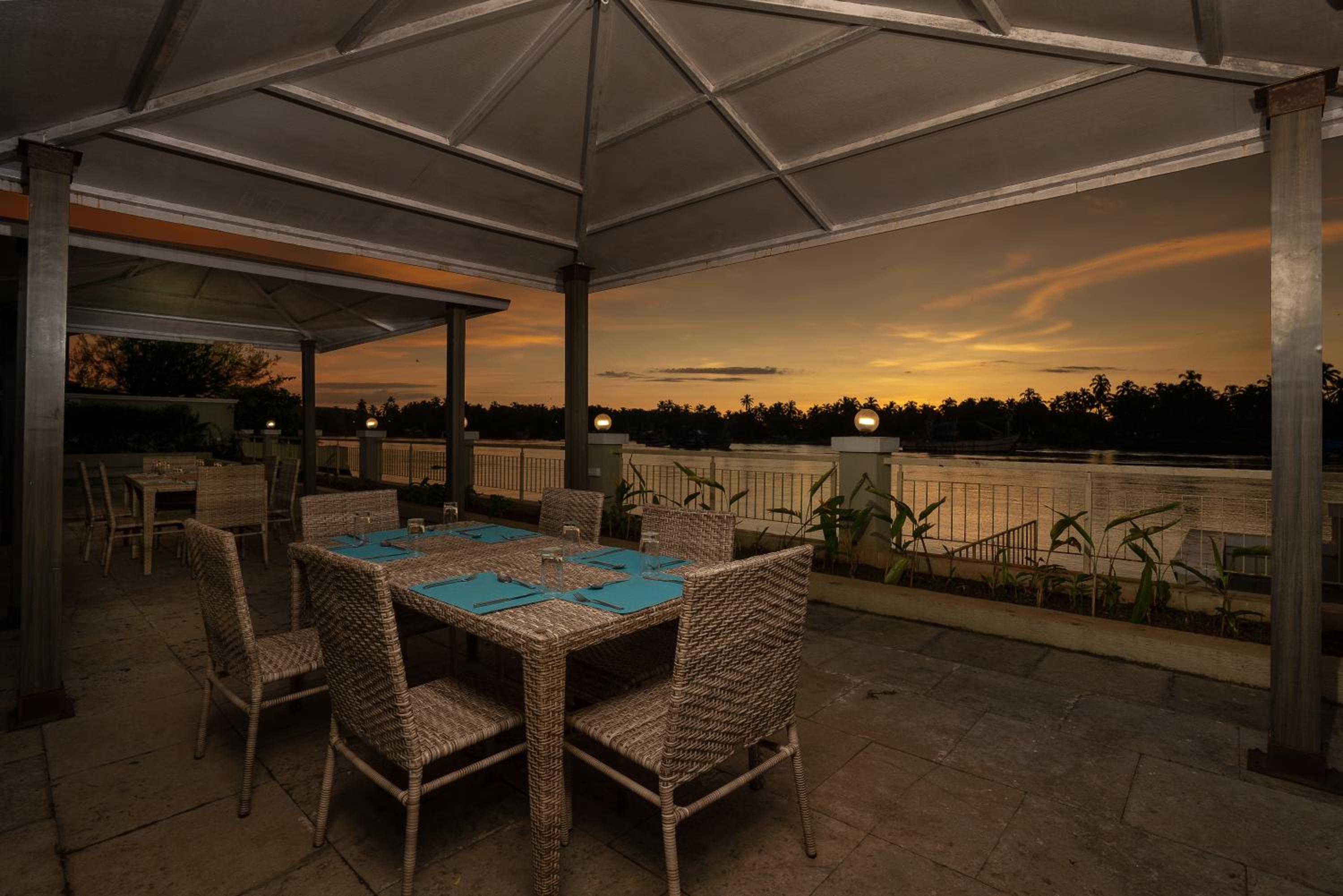 Indy Waterfront Resort