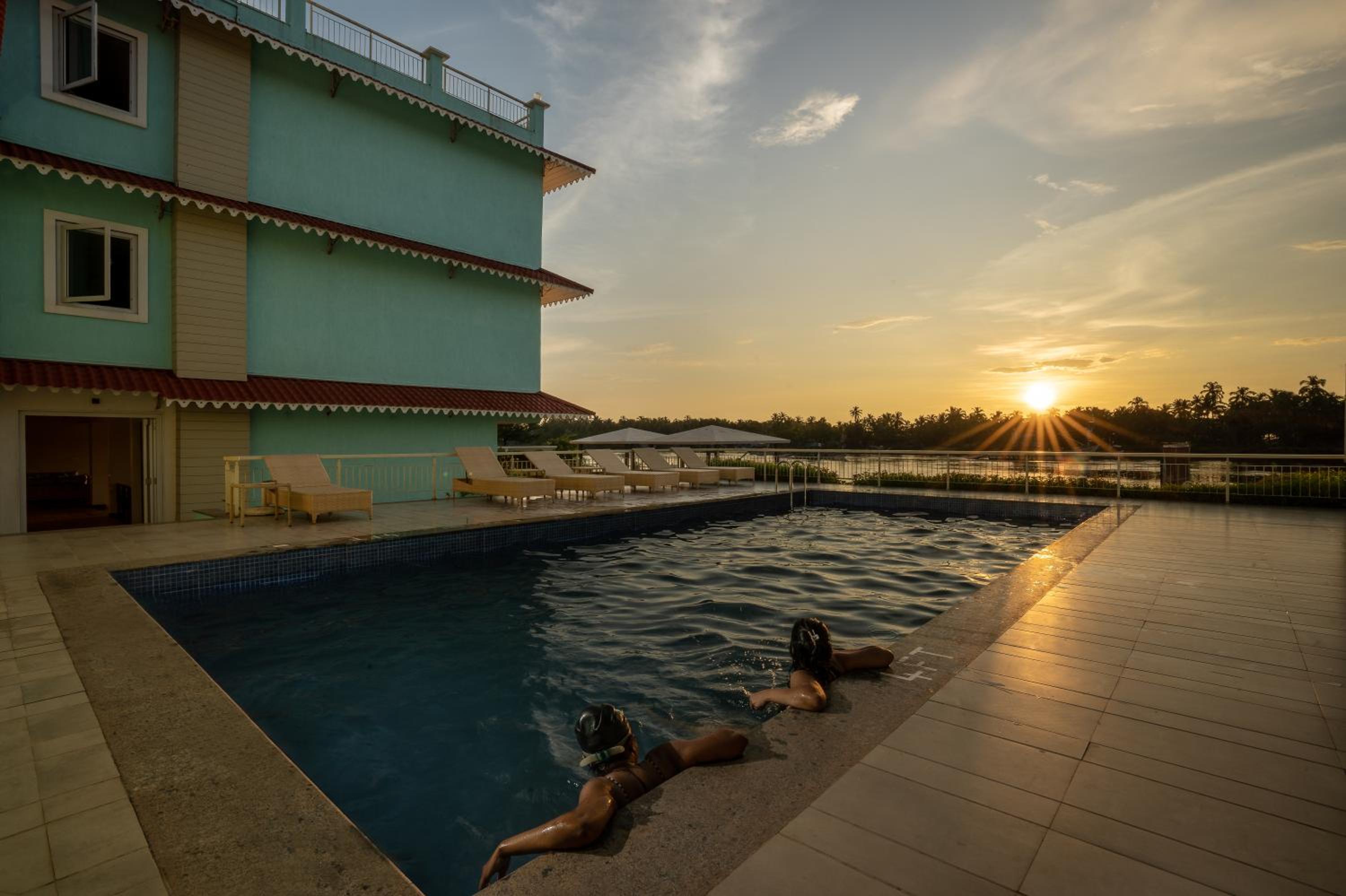 Indy Waterfront Resort