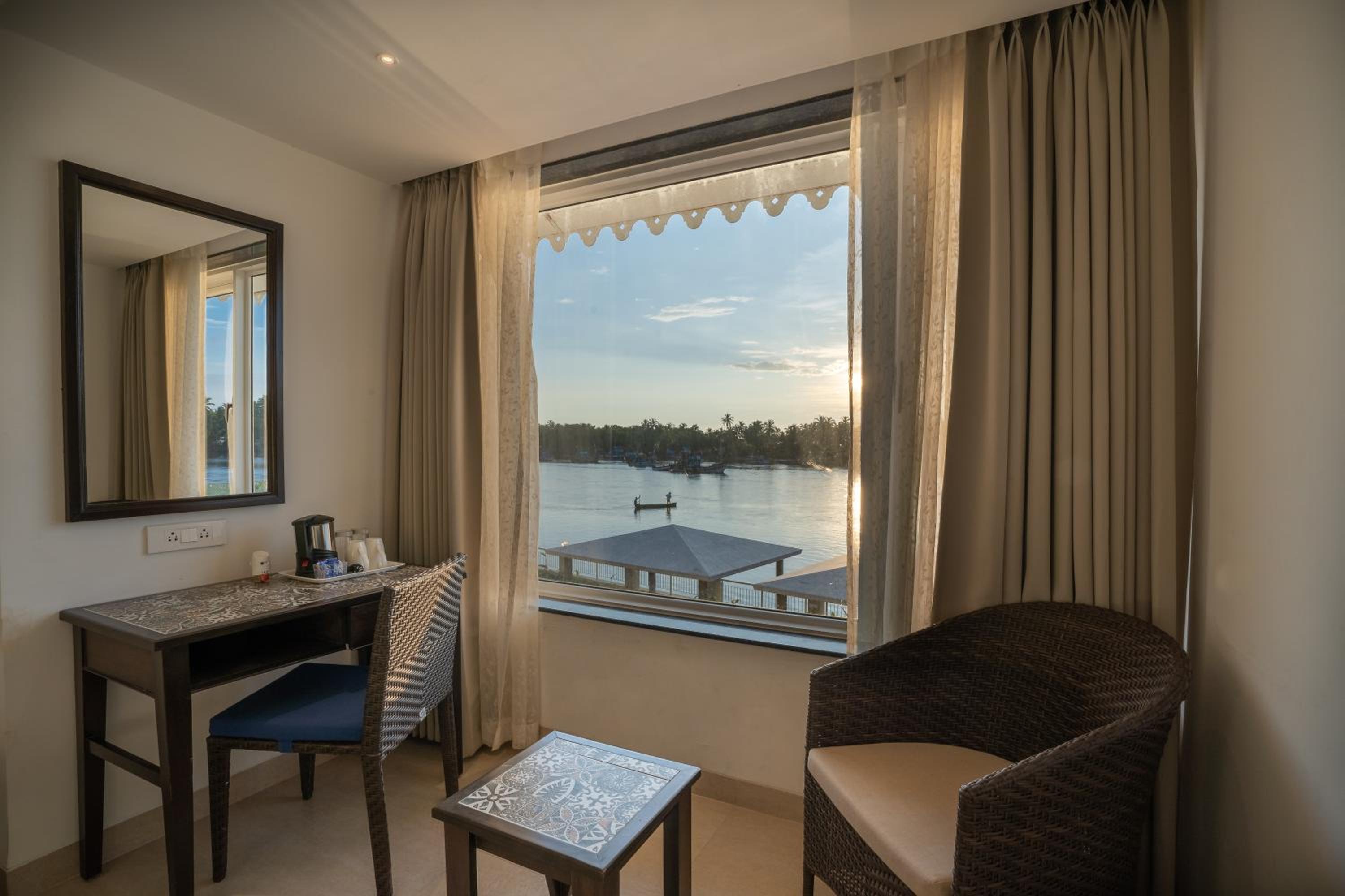 Indy Waterfront Resort