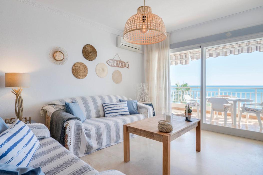 FAMILY Aguamarina Front the sea Free Parking photo 4