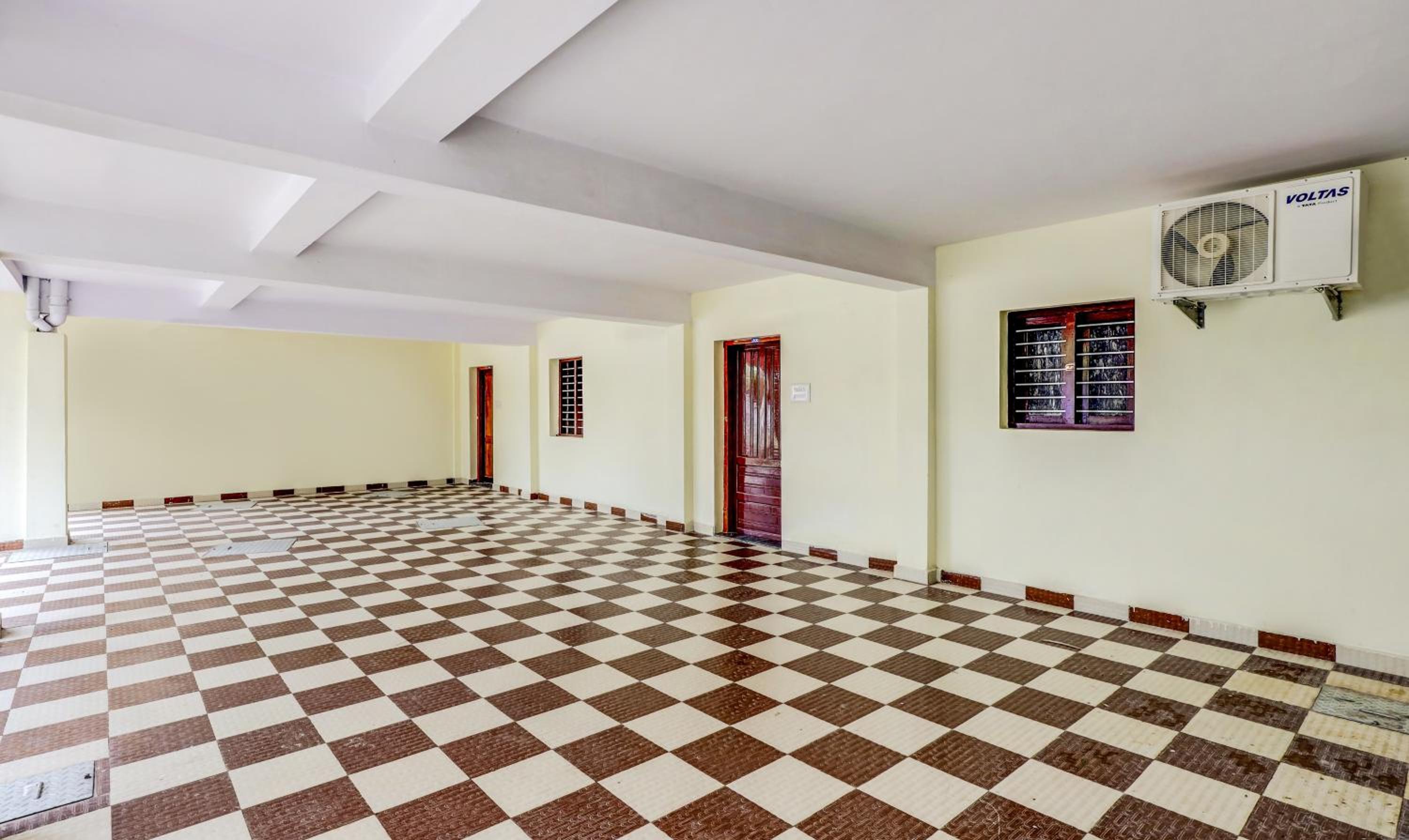 Hotel Umaiyyal International view 4