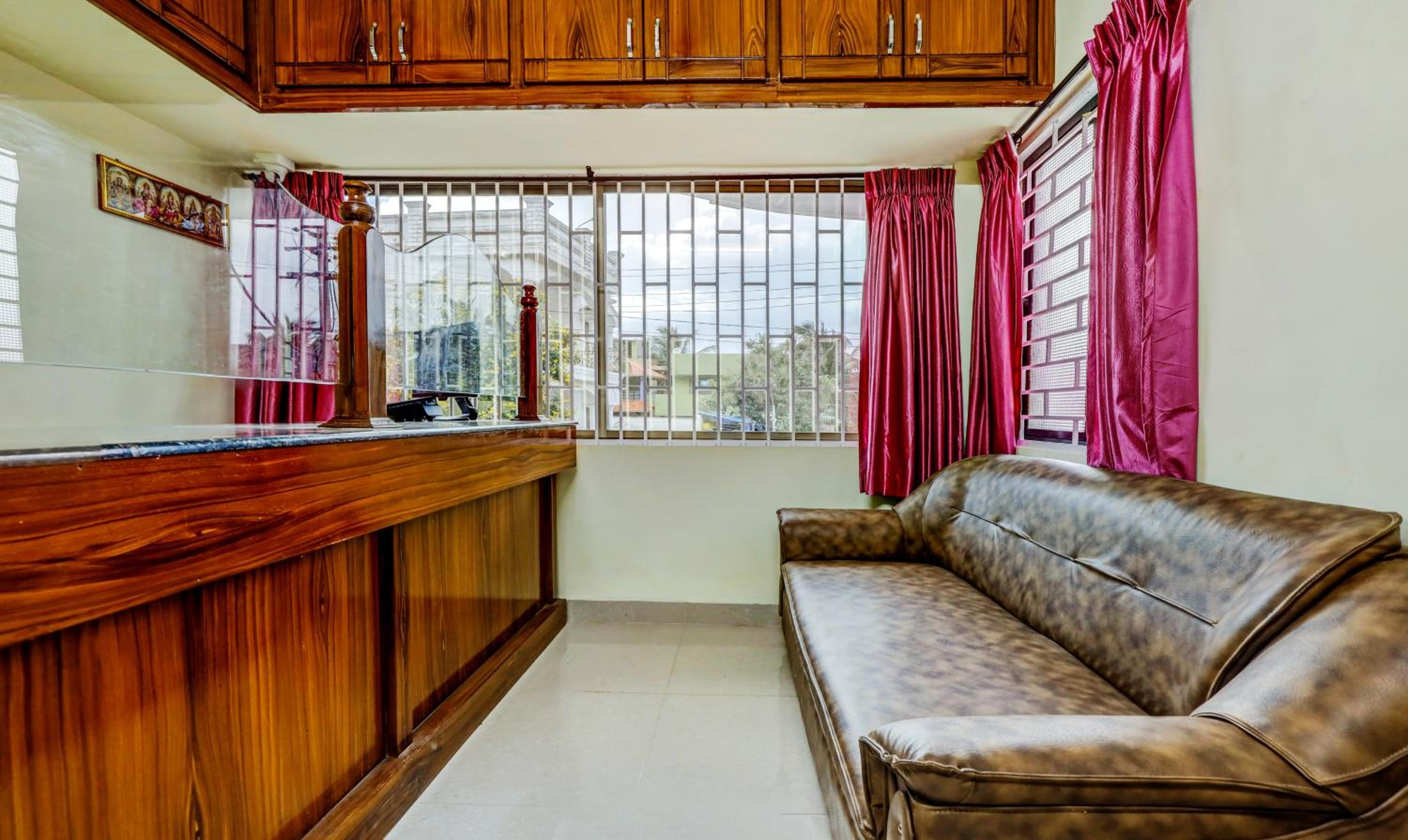 Hotel Umaiyyal International view 3