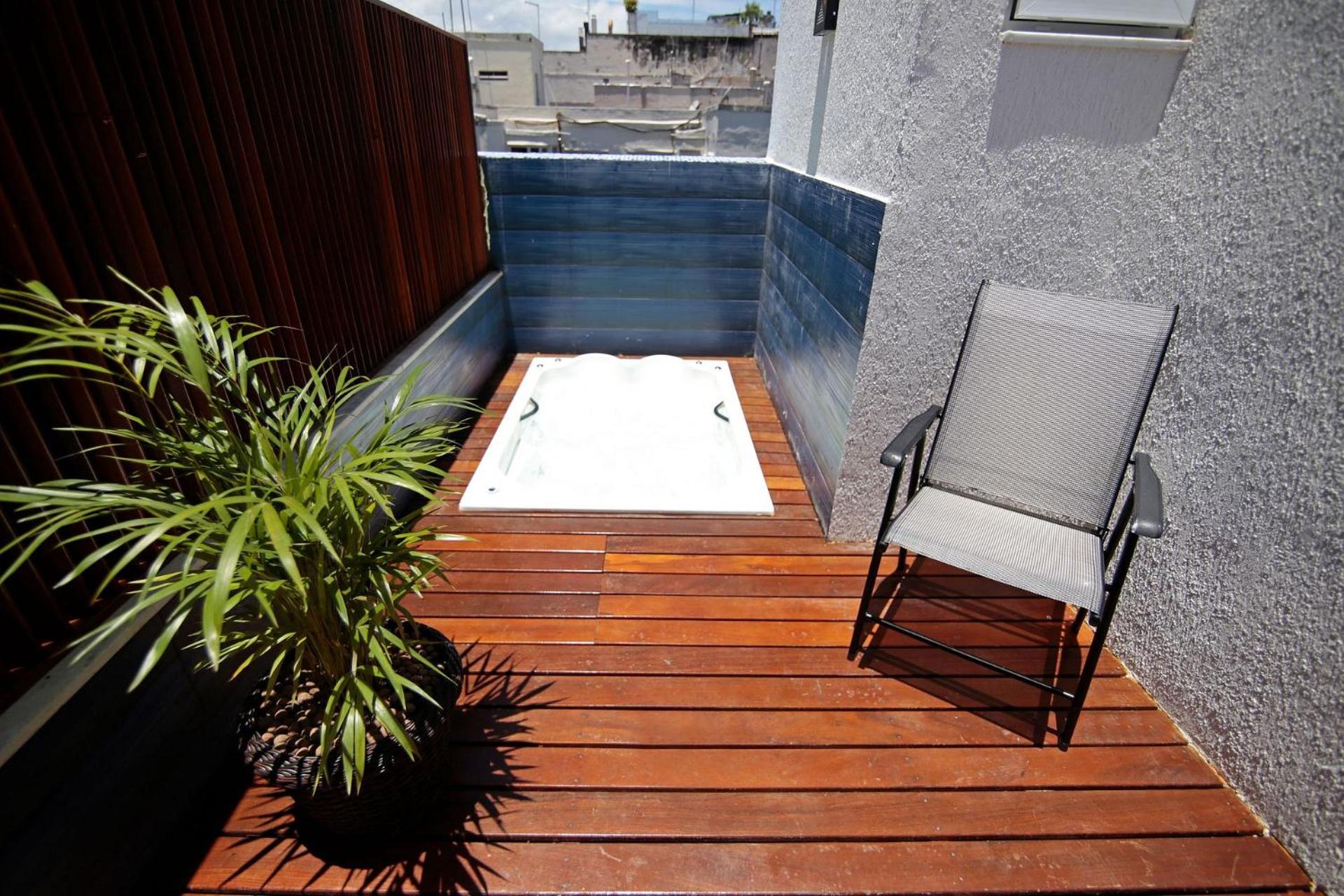 Penthouse with terrace, BBQ and jacuzzi