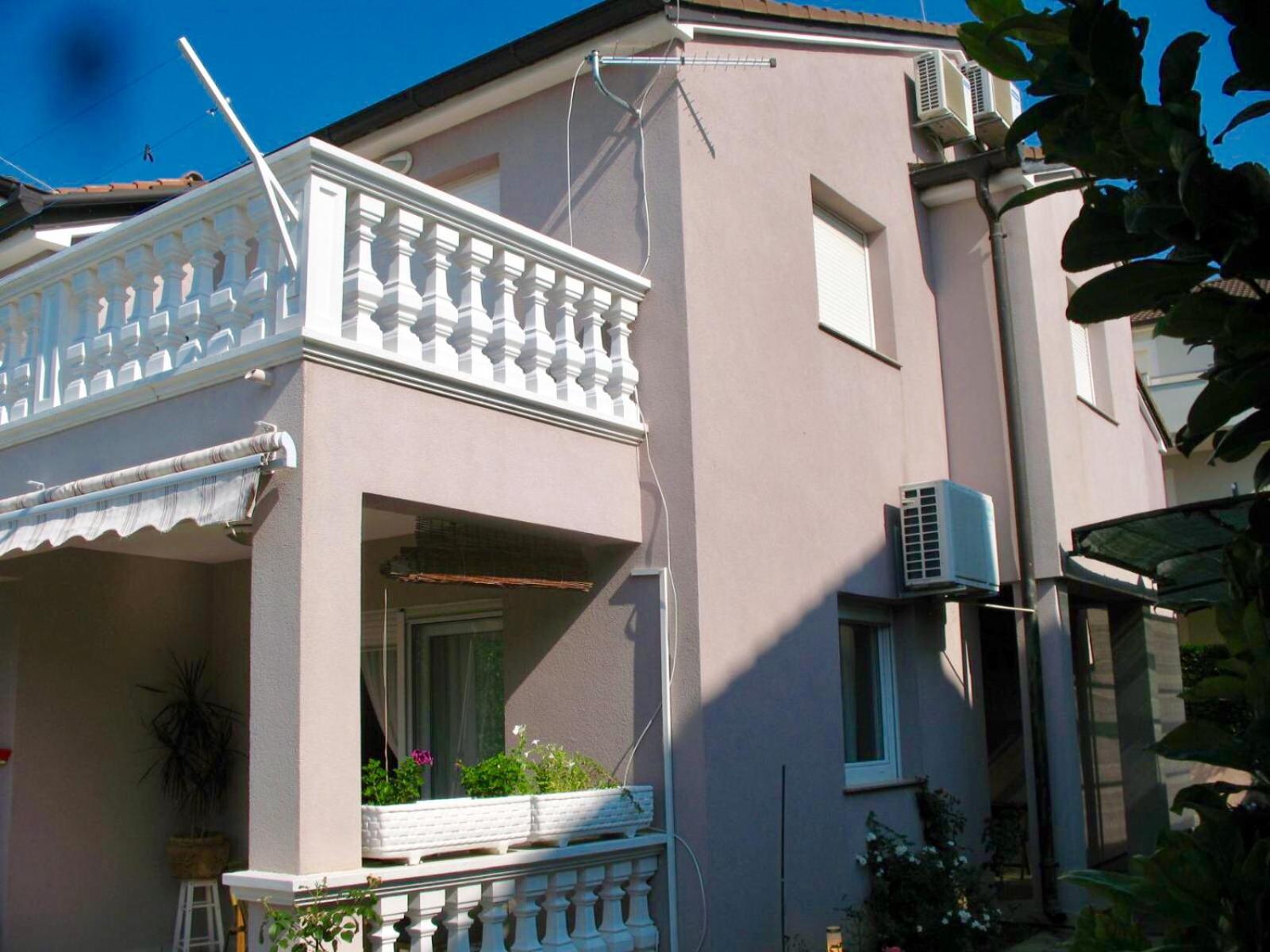 ZSA ZSA HOLIDAY HOME view 3