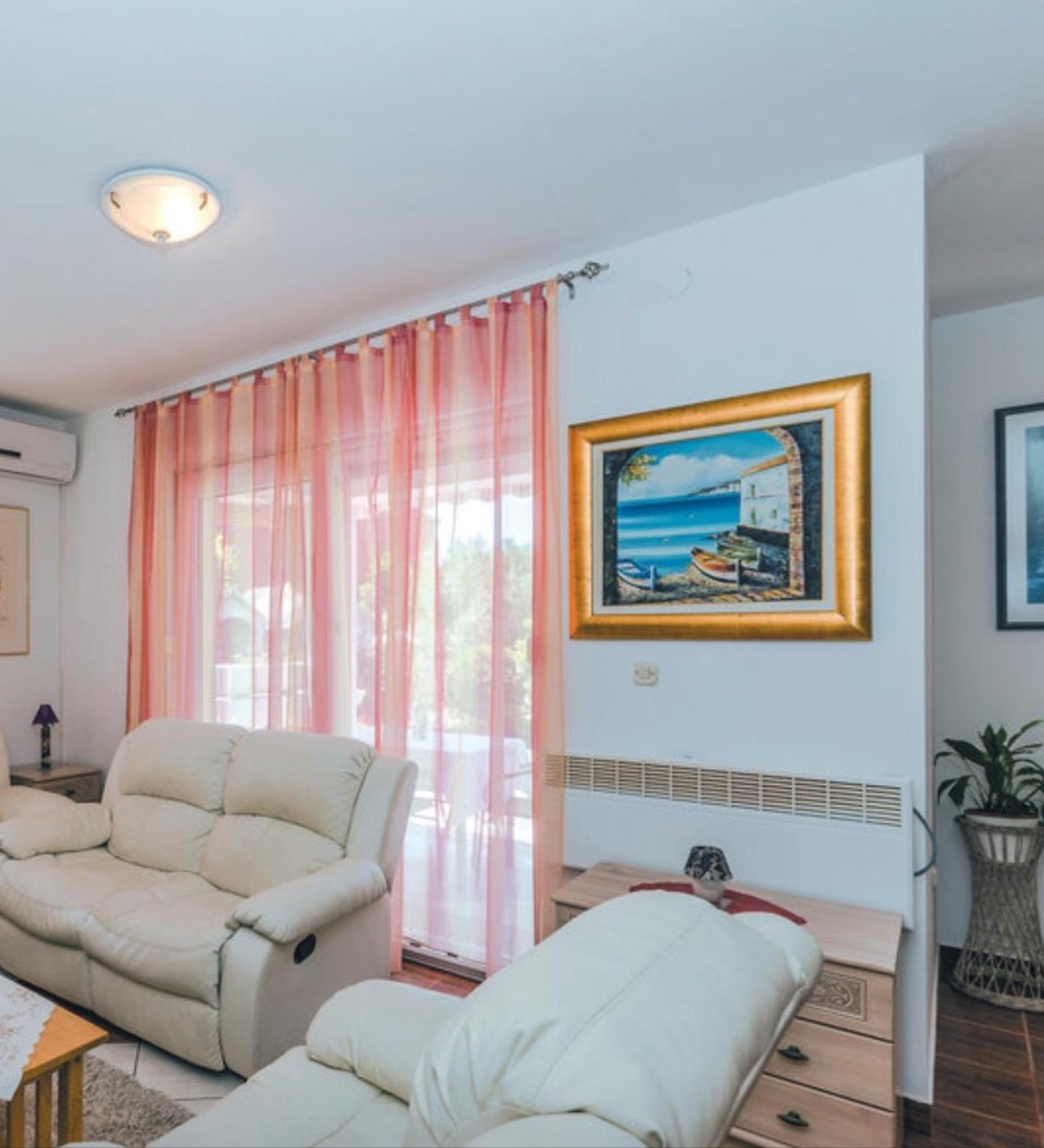 ZSA ZSA HOLIDAY HOME view 4