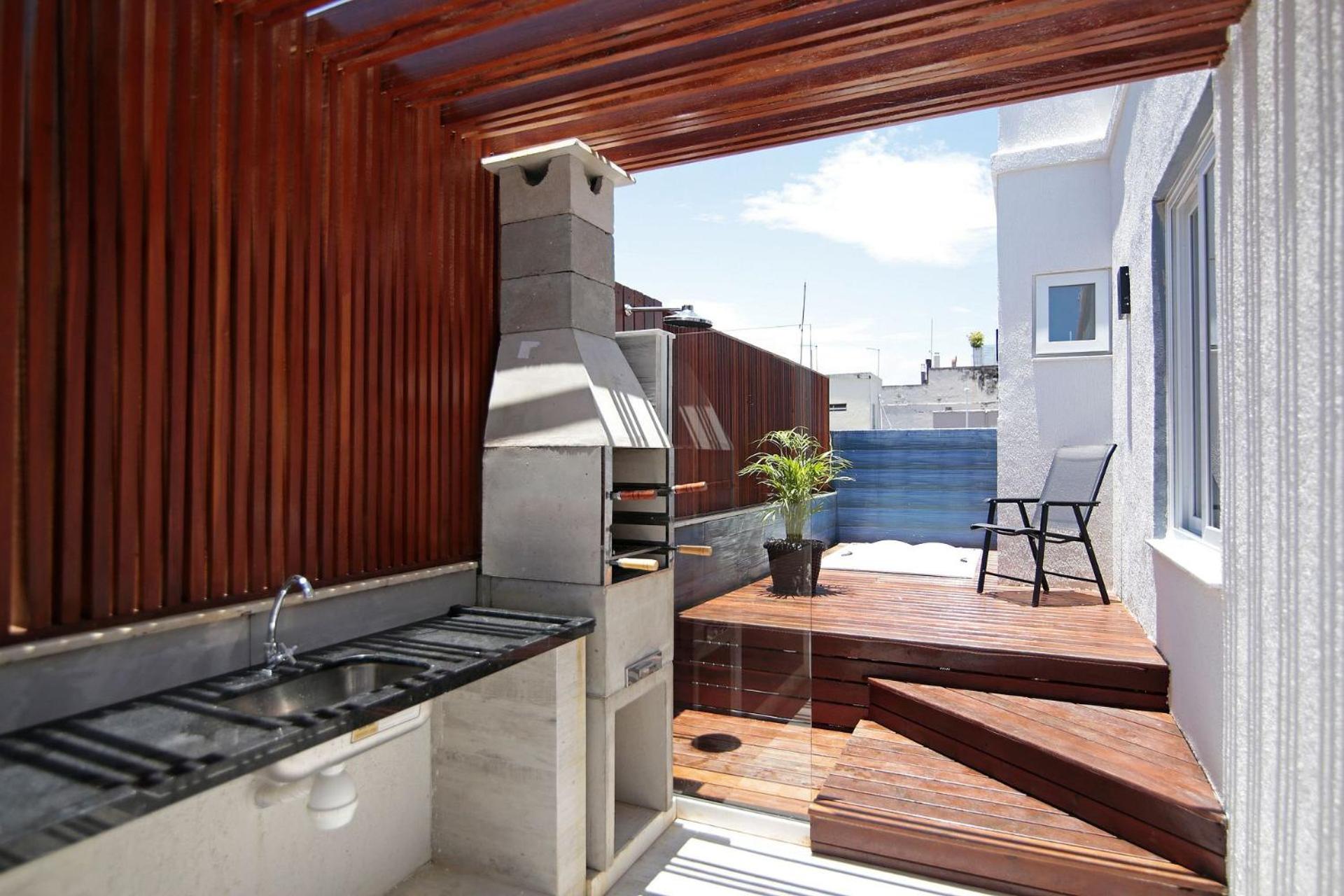 Penthouse with terrace, BBQ and jacuzzi