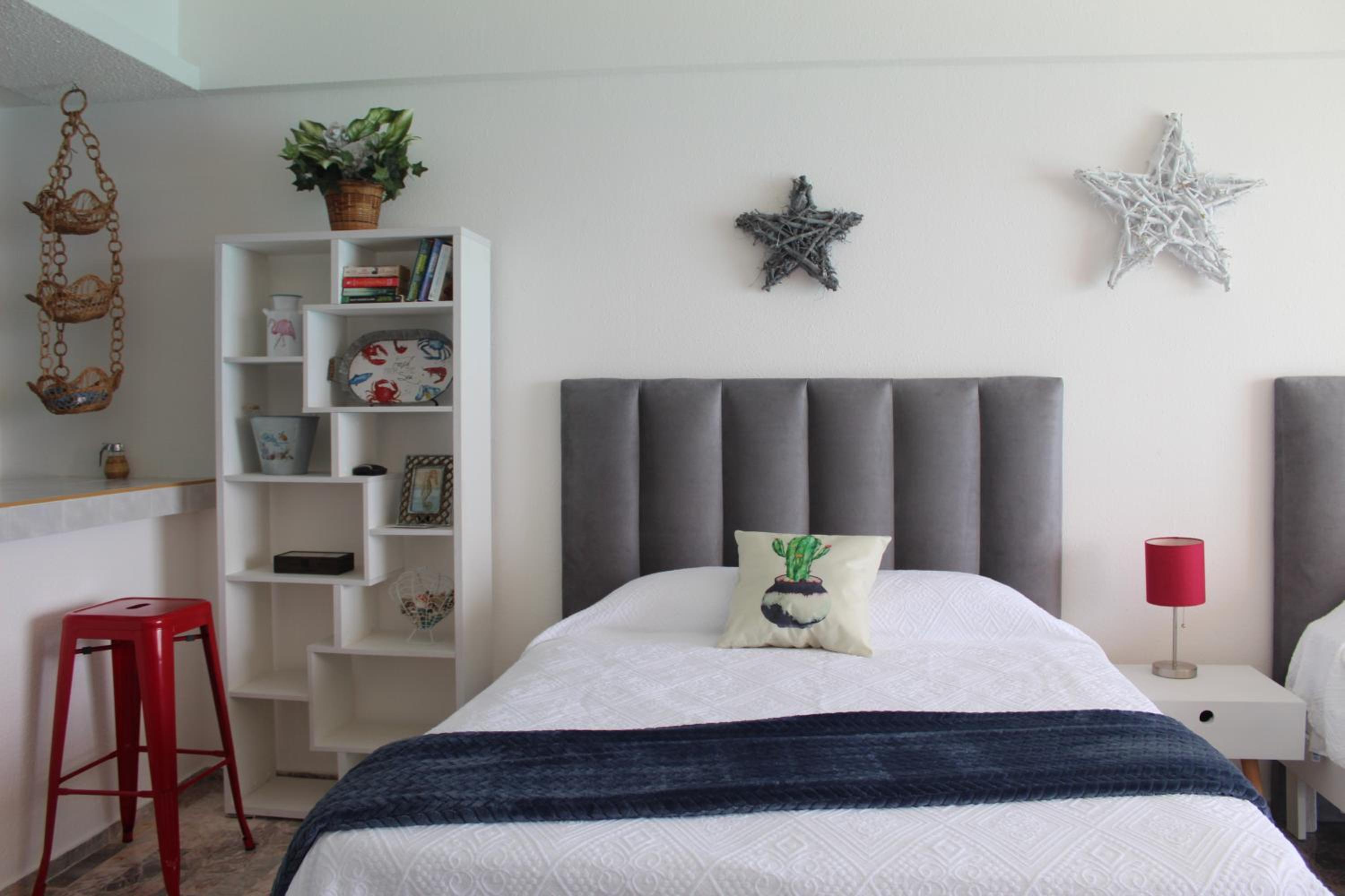 Oceanside Studio - Stunning Views, Ideal Location