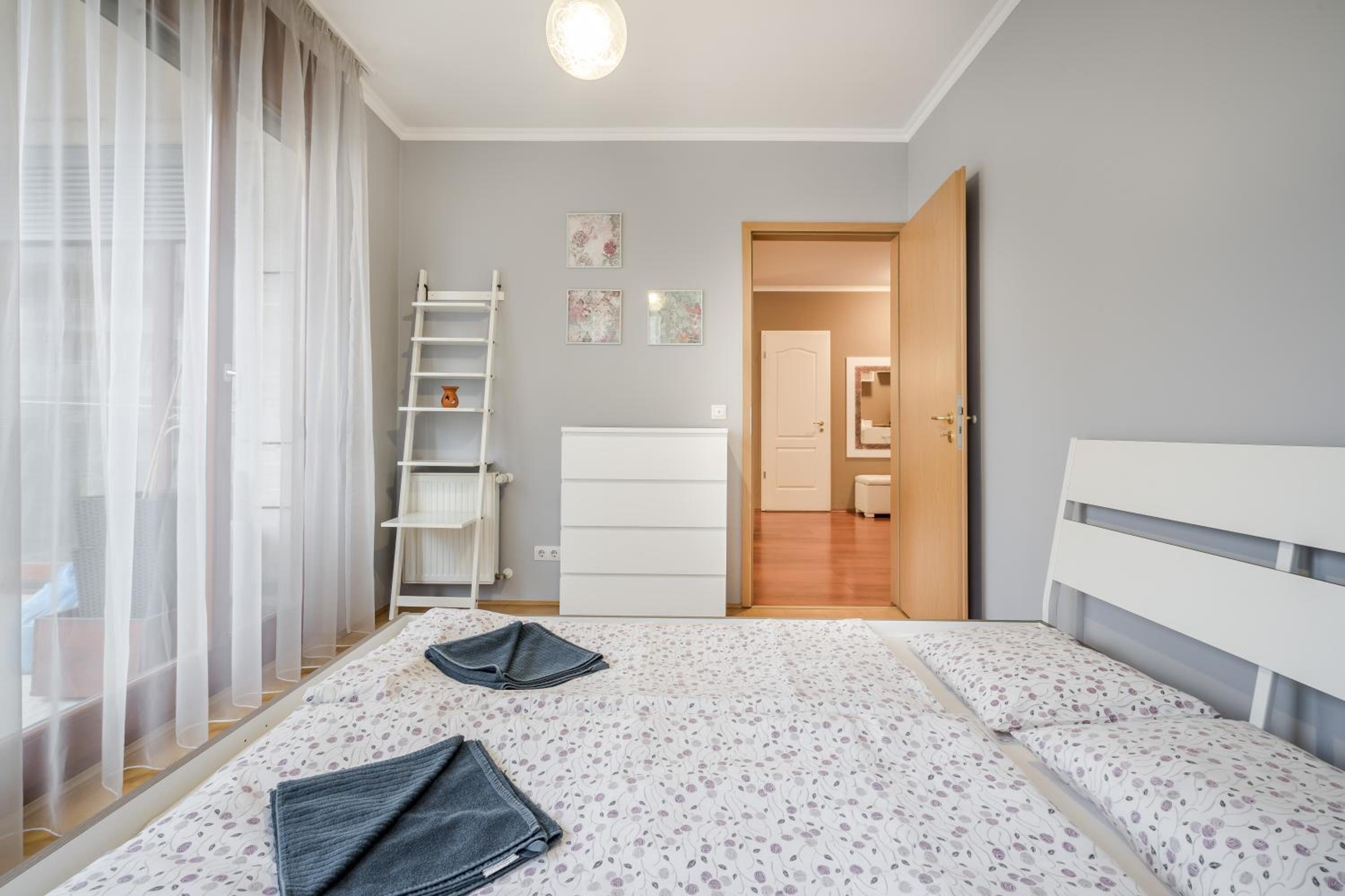 Apartment Downtown Karpat 9 view 4