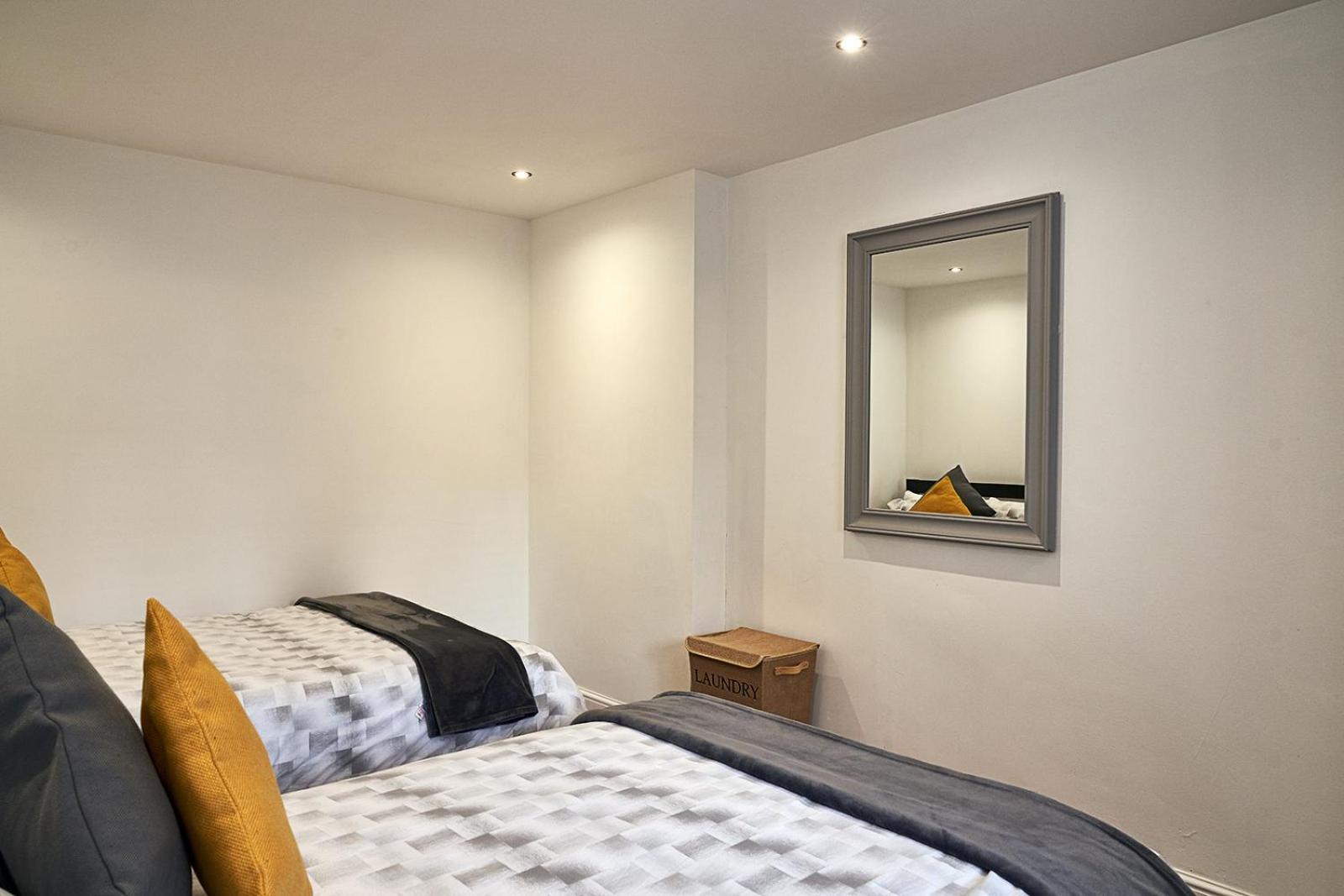 High Wycombe Vacations - Deluxe Town Center Apartment - Property Image 4