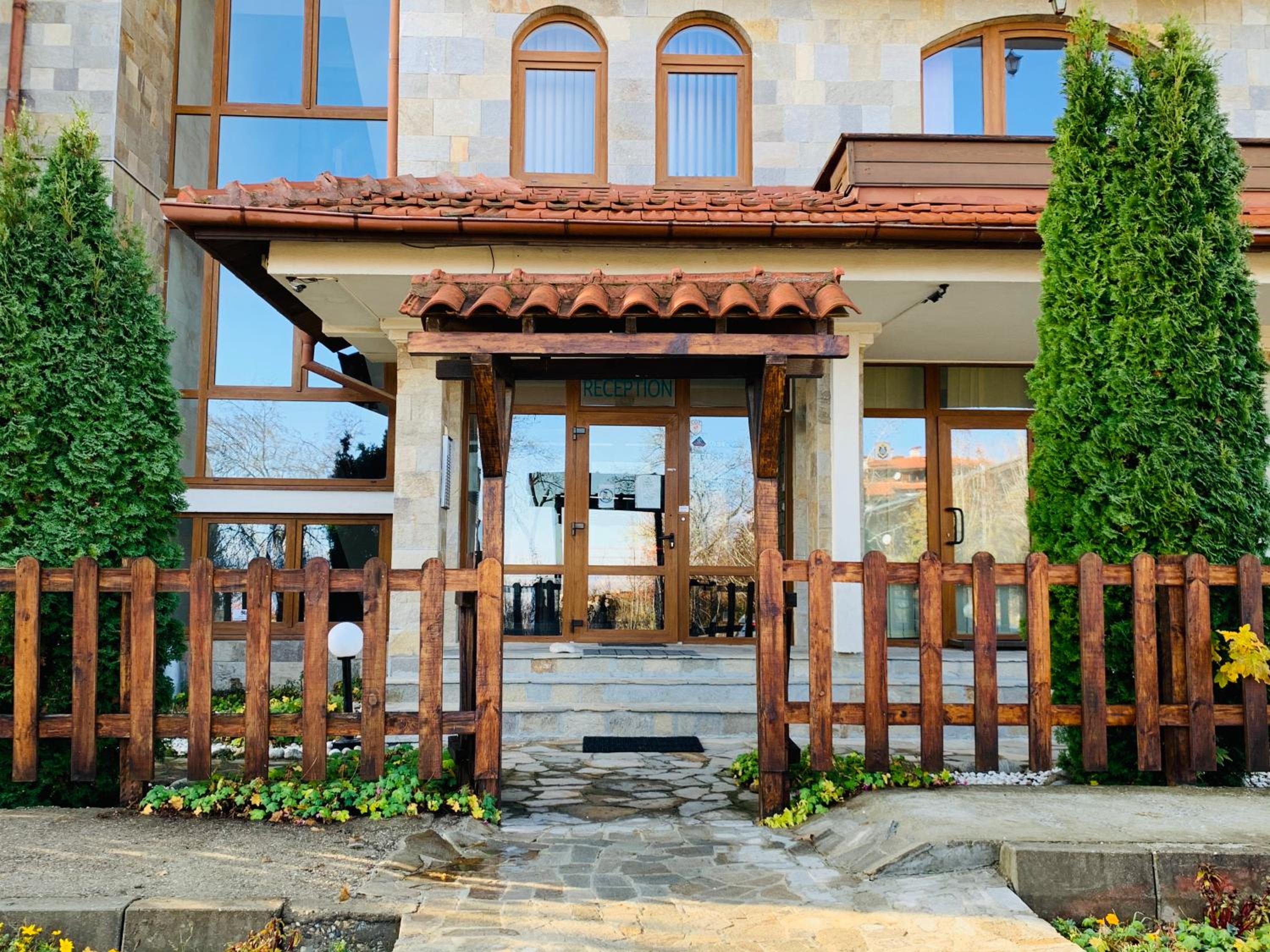 Charming Ski Apartments Near Gondola & Bar Street, Cedar Lodge 1 Complex view 3