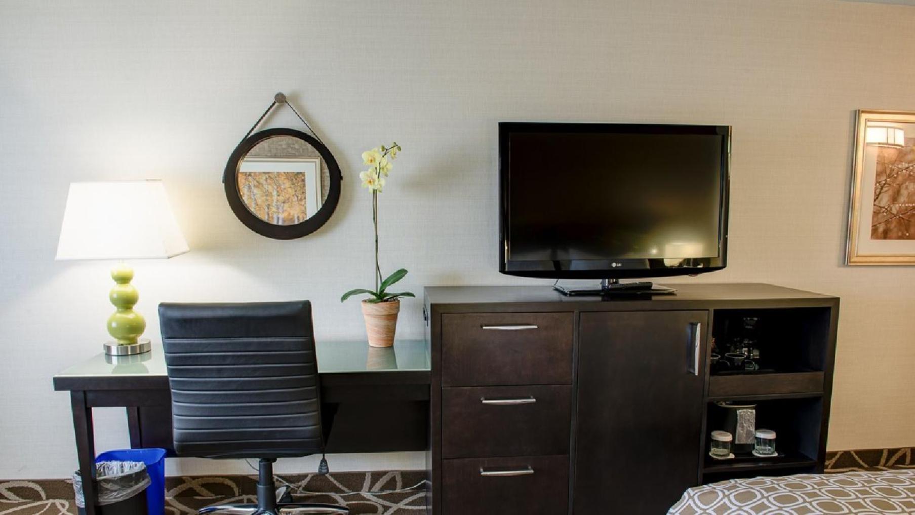 Kitchener Vacations - Crowne Plaza Kitchener-Waterloo, an IHG Hotel - Property Image 6