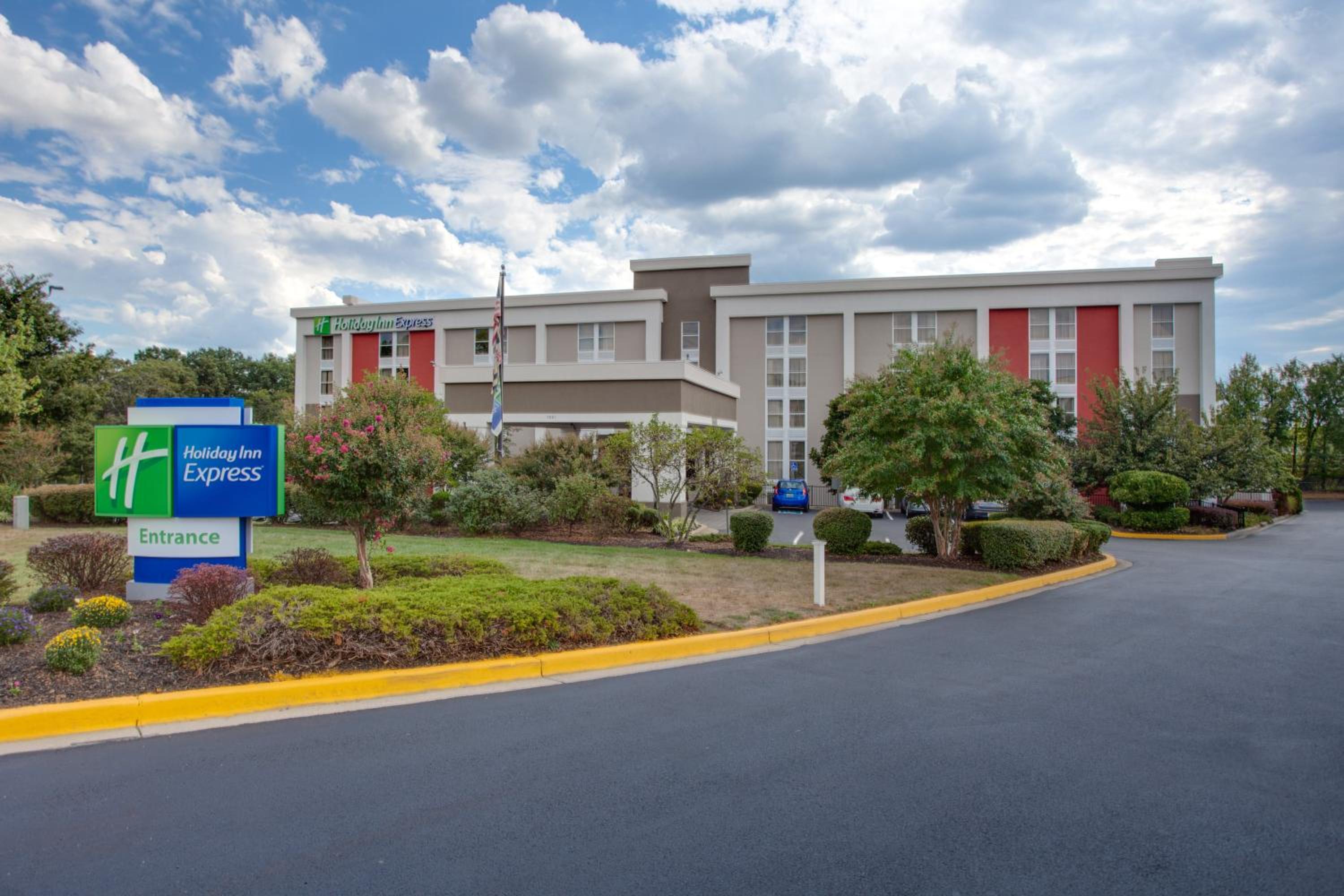 Hotel Holiday Inn Express Washington Dc East-andrews Afb By Ihg