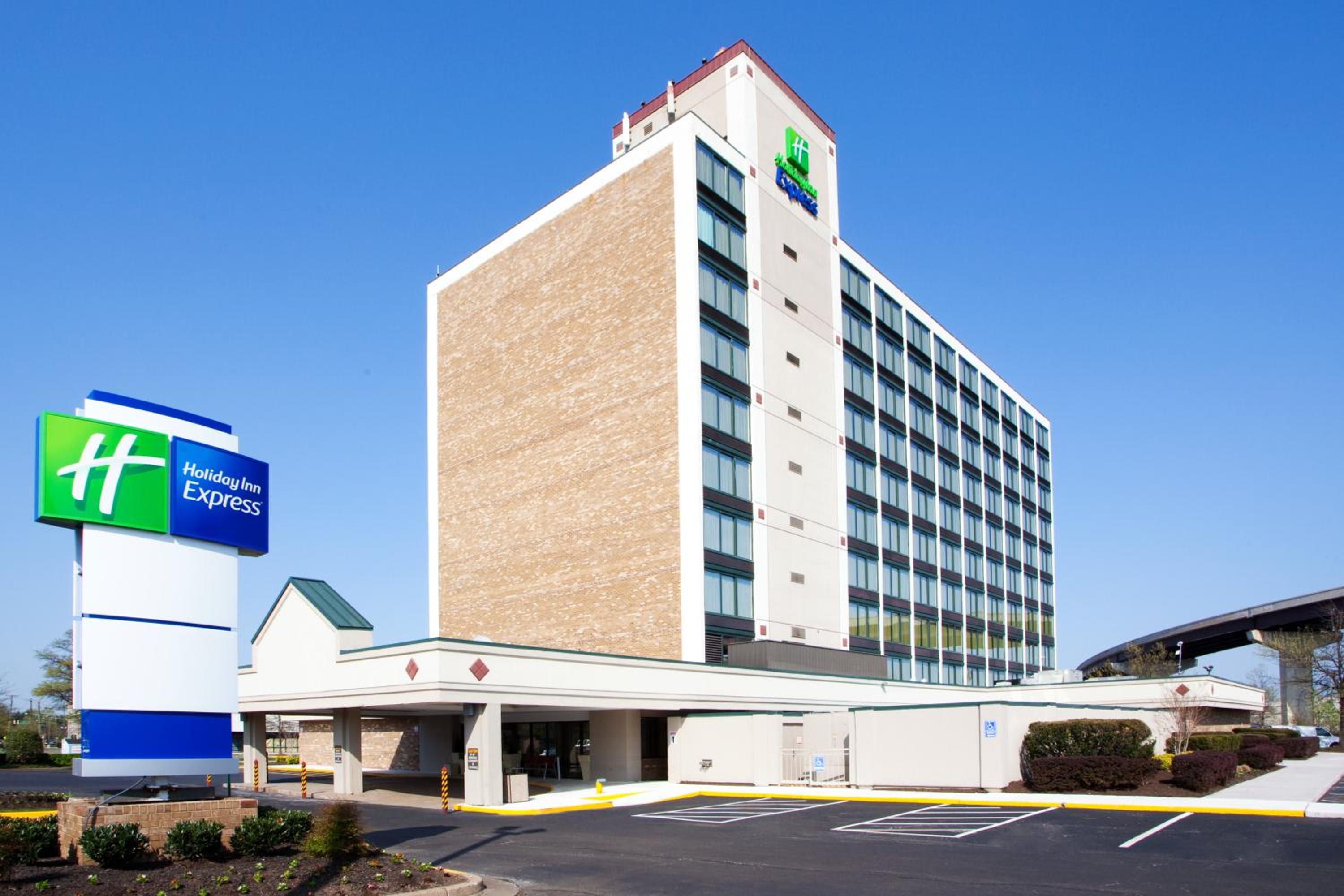 Springfield Vacations - Holiday Inn Express Washington DC SW - Springfield, an IHG Hotel - Property Image 18