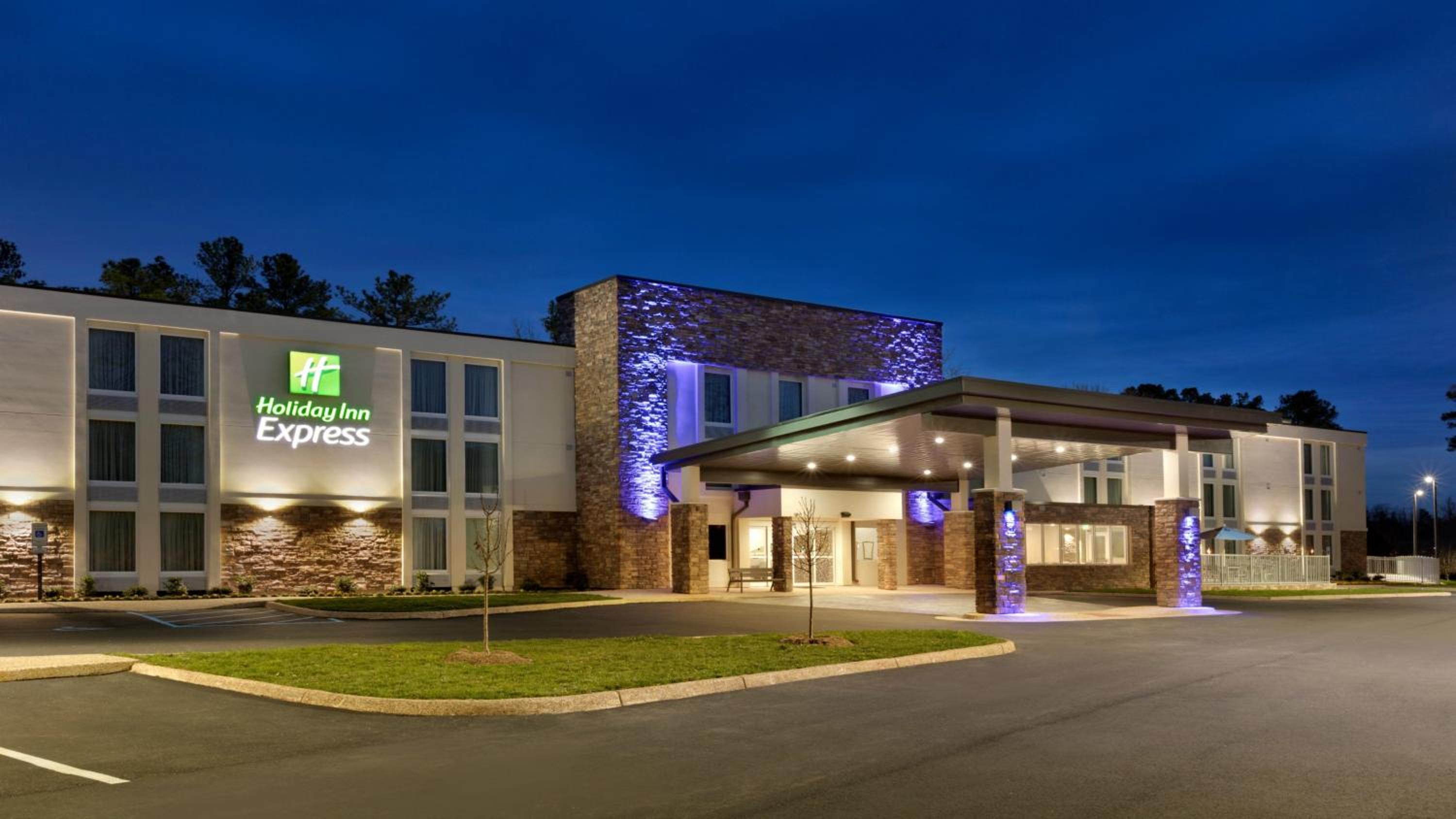 Hotel Holiday Inn Express - Williamsburg Busch Gardens Area, an IHG Hotel - Image 1