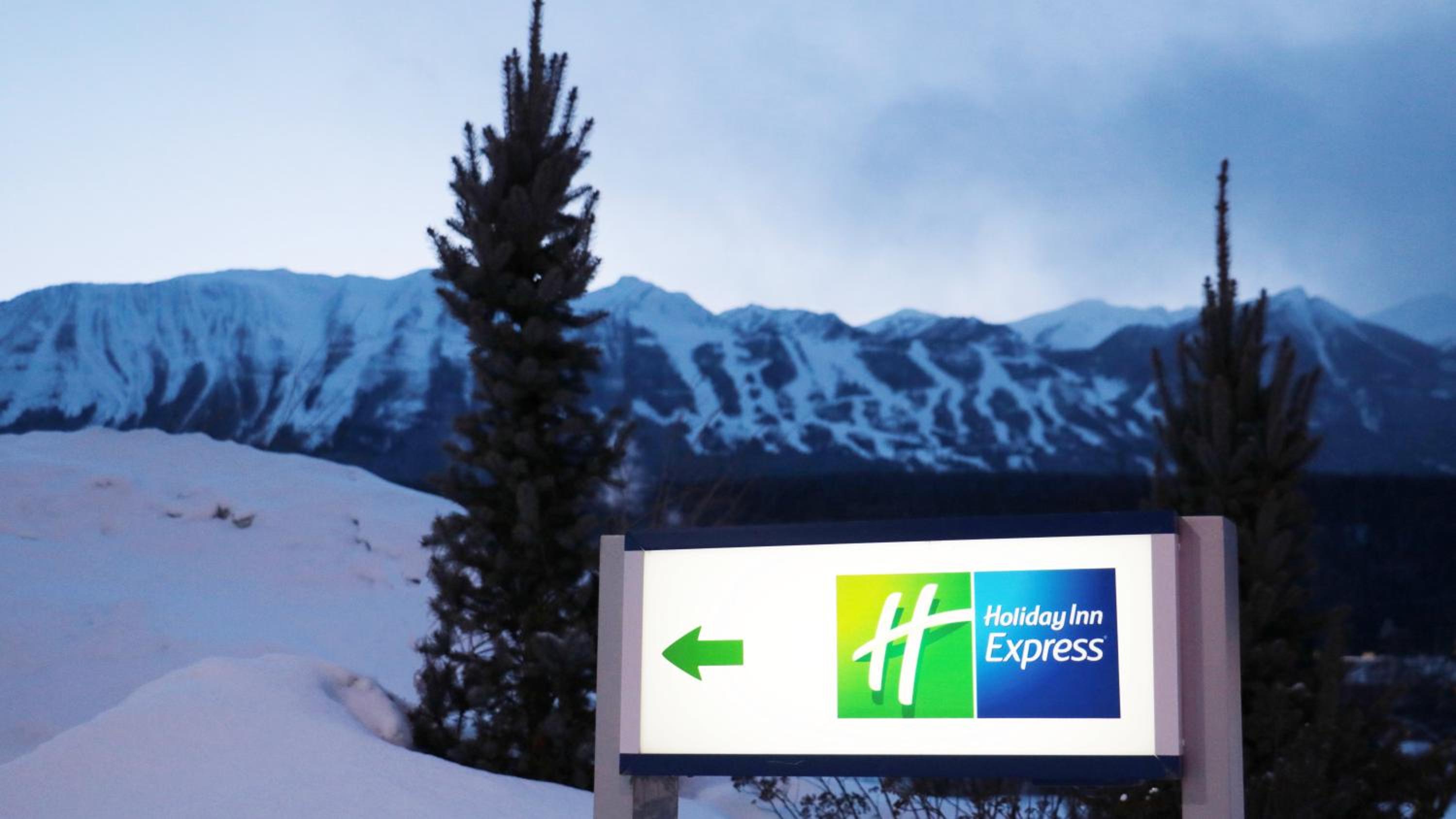 Golden Vacations - Holiday Inn Express Golden-Kicking Horse, an IHG Hotel - Property Image 3