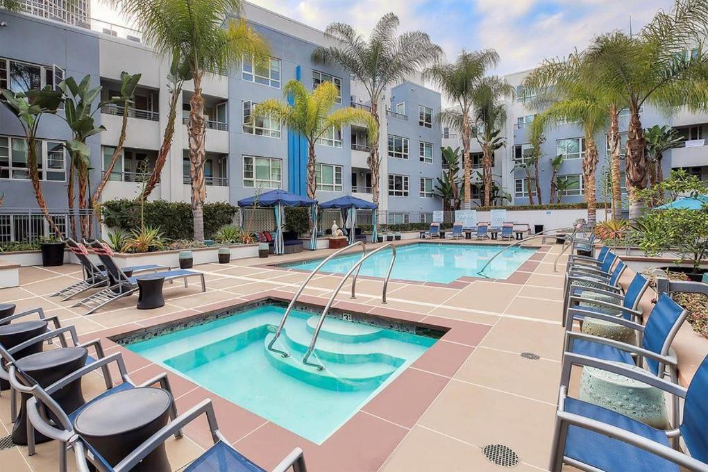 Miracle Mile Apartments - Image 5