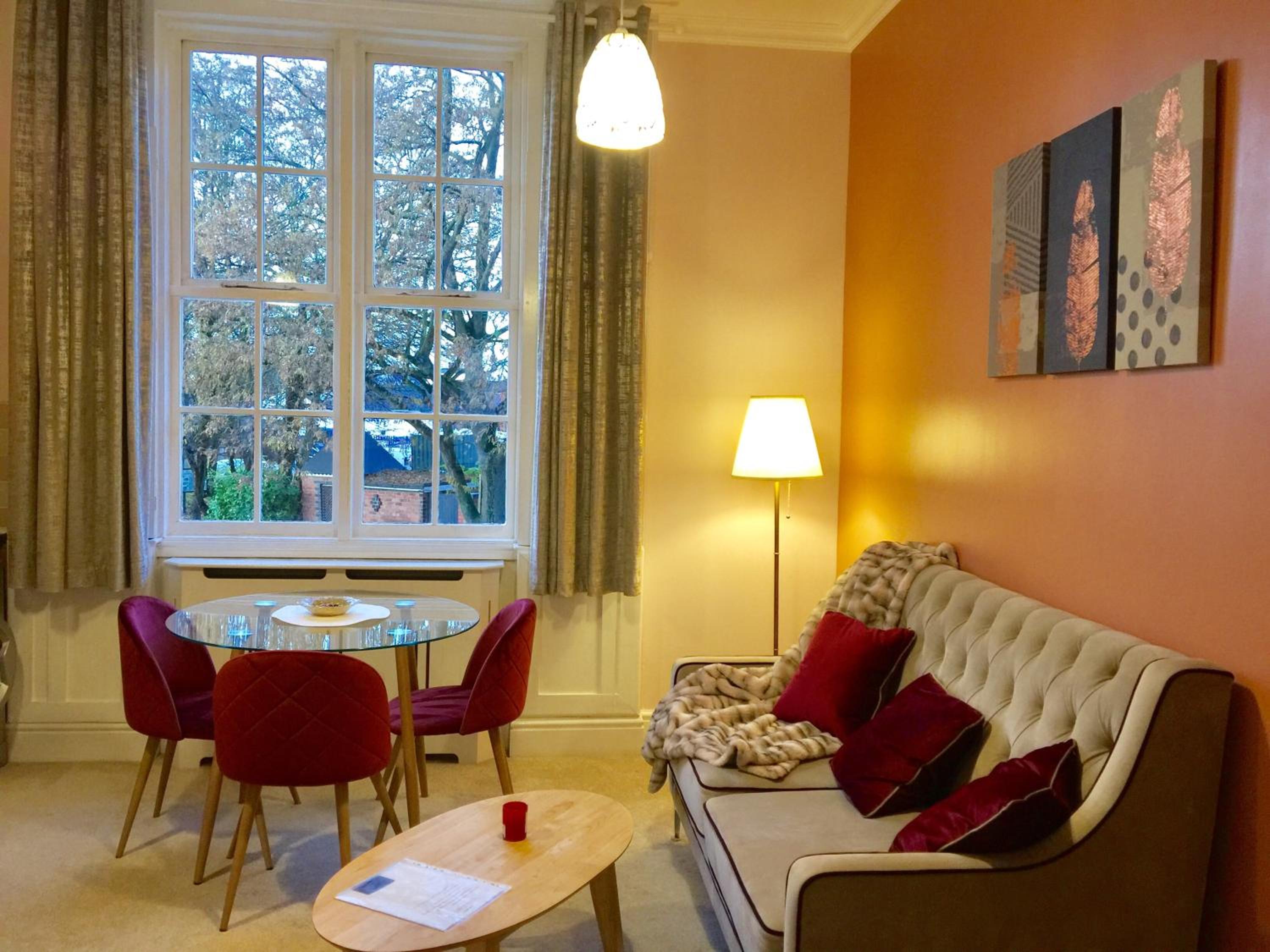 Velvet Nest 5 min walk from train station view 5