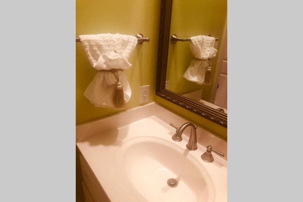 Ruston Vacations - 5 Star French Country Manor! Near LaTech and Squire Creek Golf Course - Property Image 4