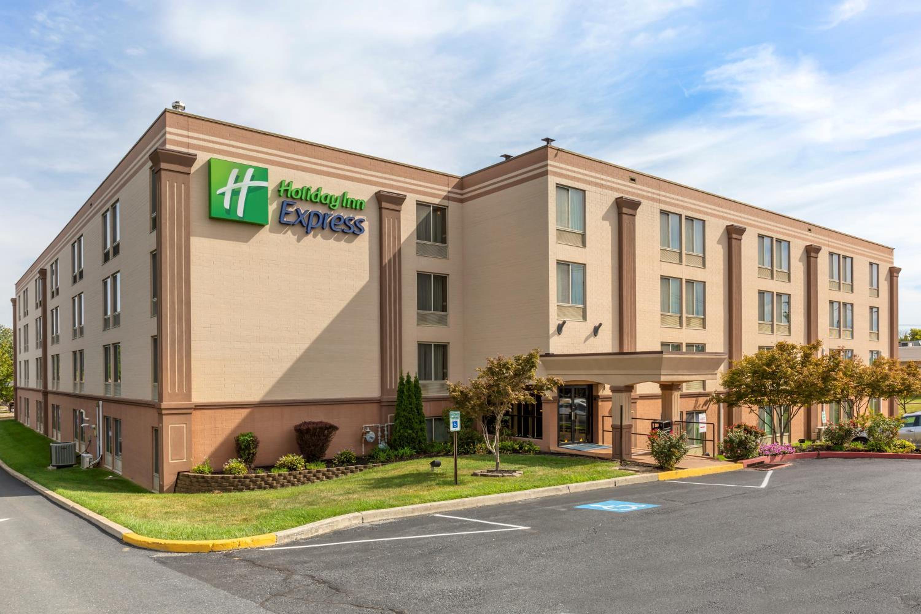 Hotel Holiday Inn Express Harrisburg SW - Mechanicsburg, an IHG Hotel - Image 1