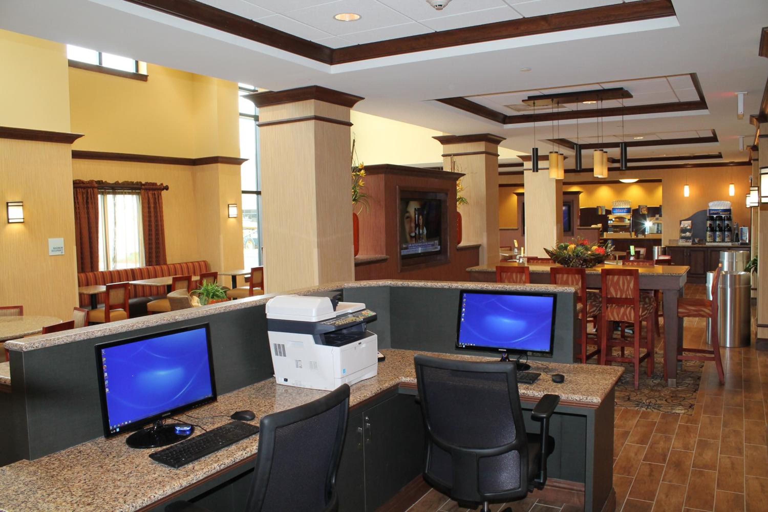 Holiday Inn Express & Suites Paducah West by IHG