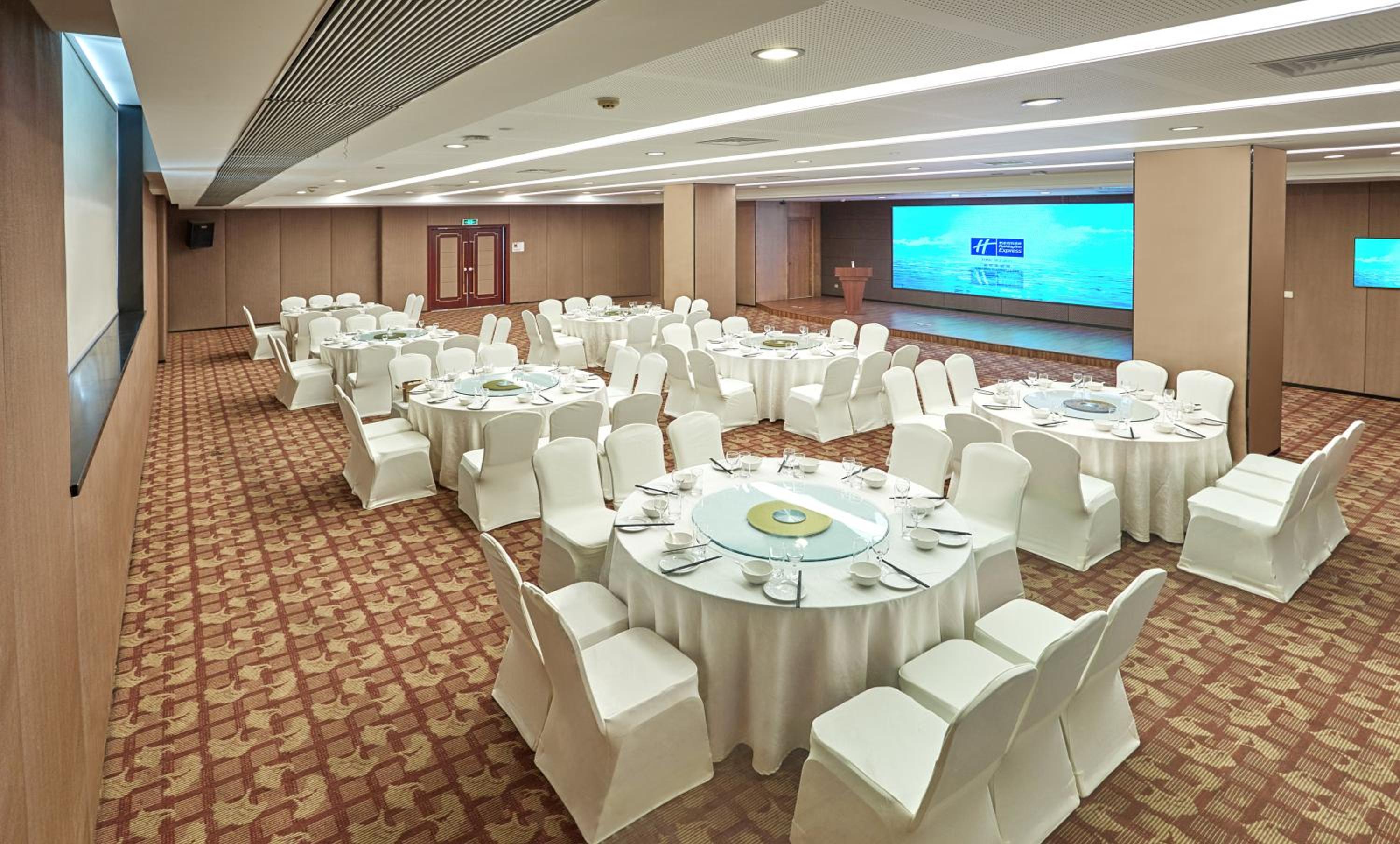 Holiday Inn Express Nanjing Xuanwu Lake by IHG