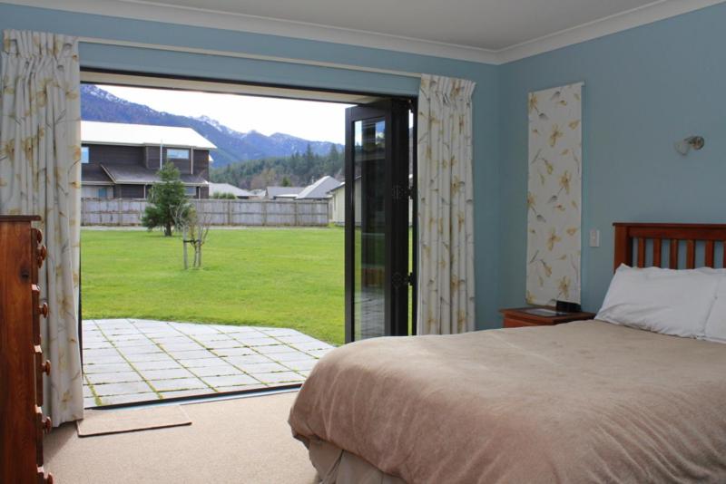 6 Mt Isobel Place view 5