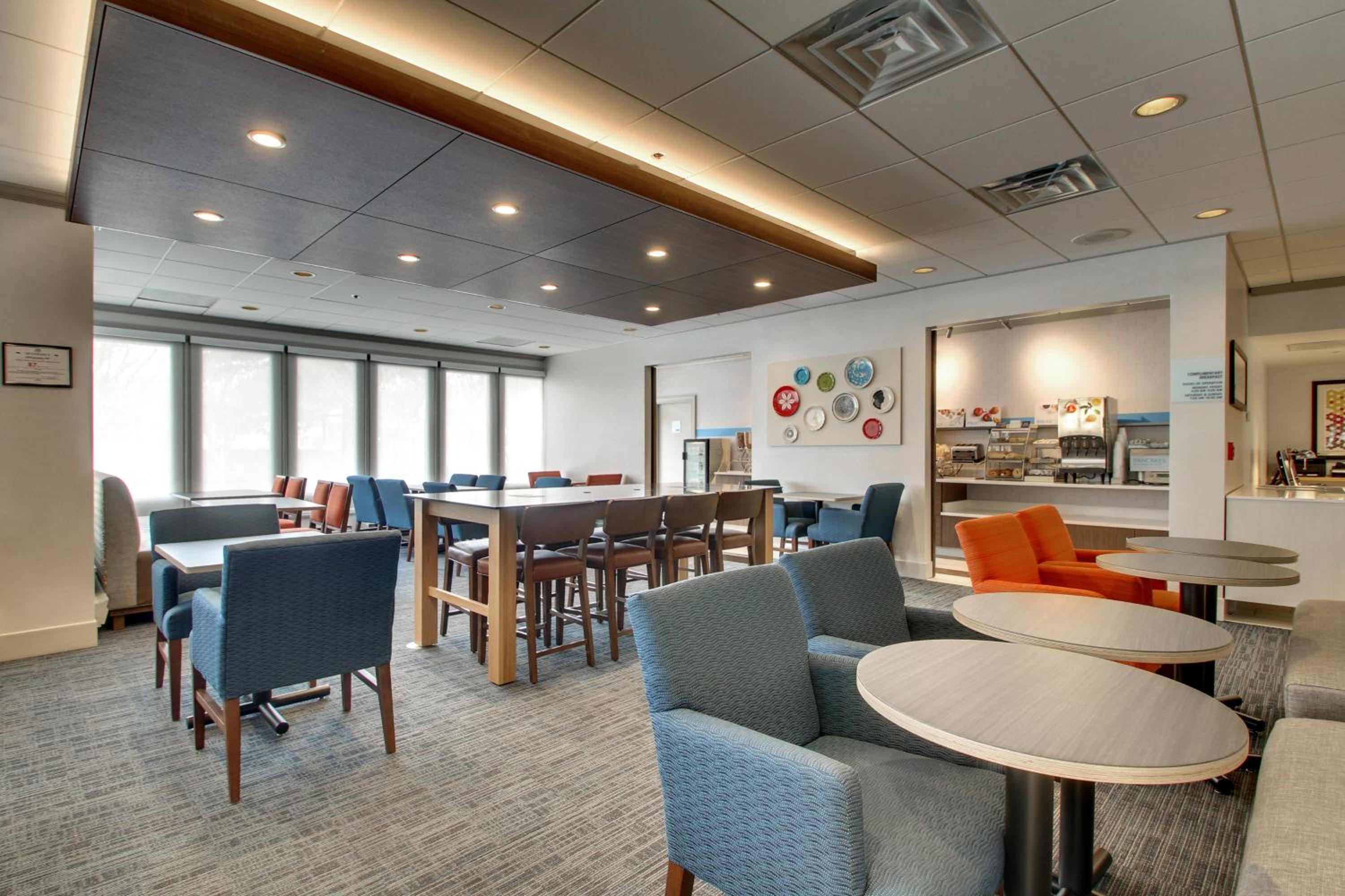Poughkeepsie Vacations - Holiday Inn Express Poughkeepsie, an IHG Hotel - Property Image 10