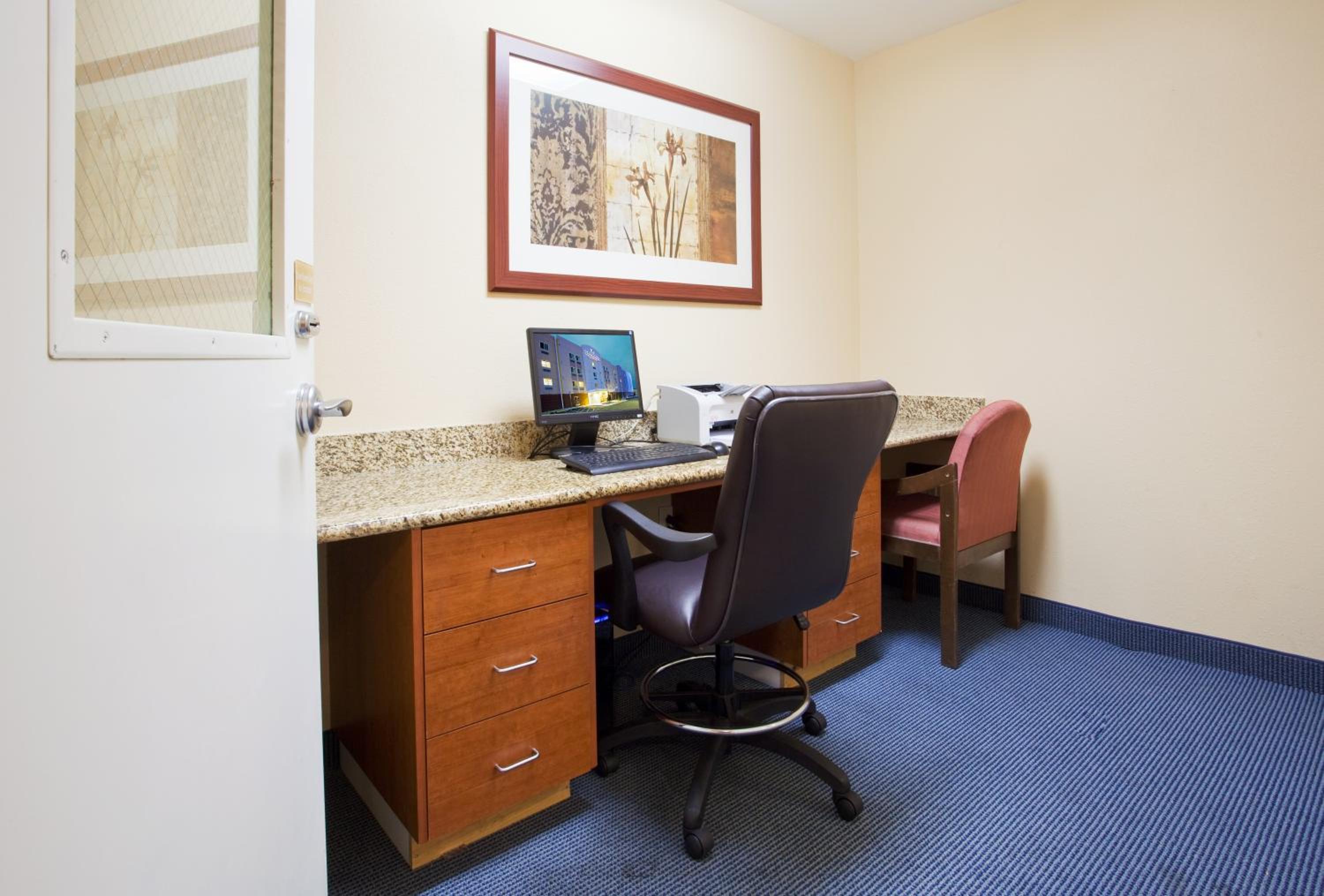 Jacksonville Vacations - Candlewood Suites Jacksonville, an IHG Hotel - Property Image 3