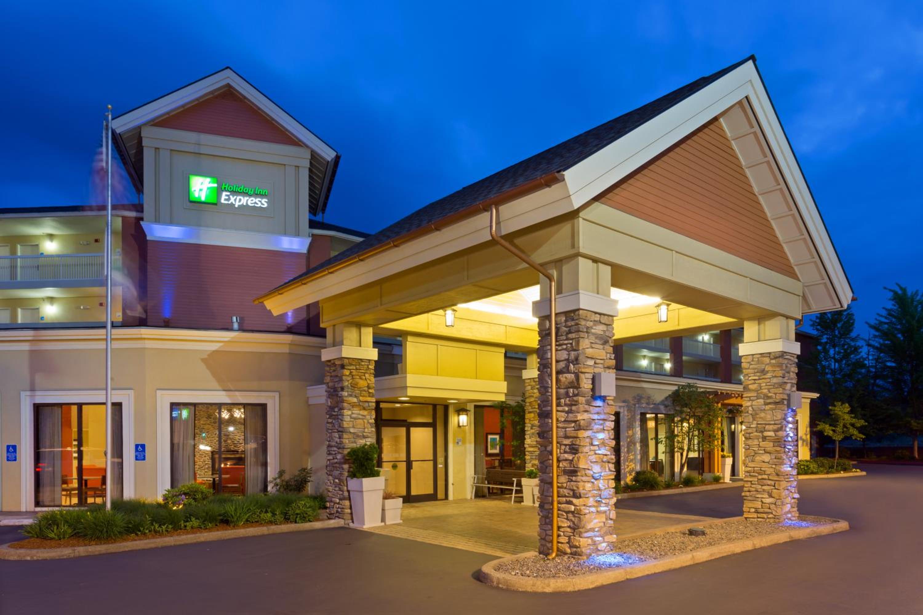 Roseburg Vacations - Holiday Inn Express Roseburg, an IHG Hotel - Property Image 2