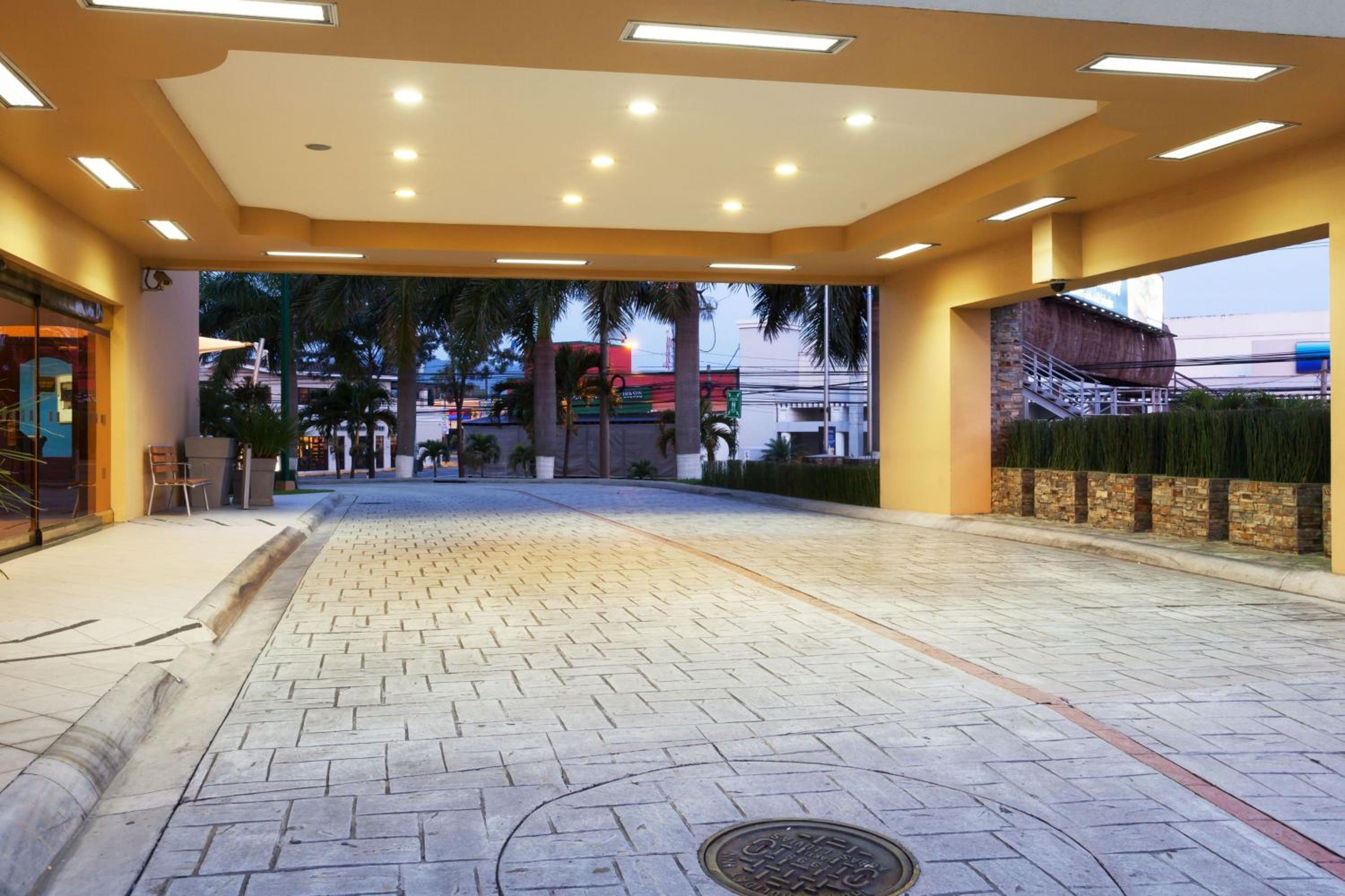San Salvador Vacations - Holiday Inn San Salvador, an IHG Hotel - Property Image 45