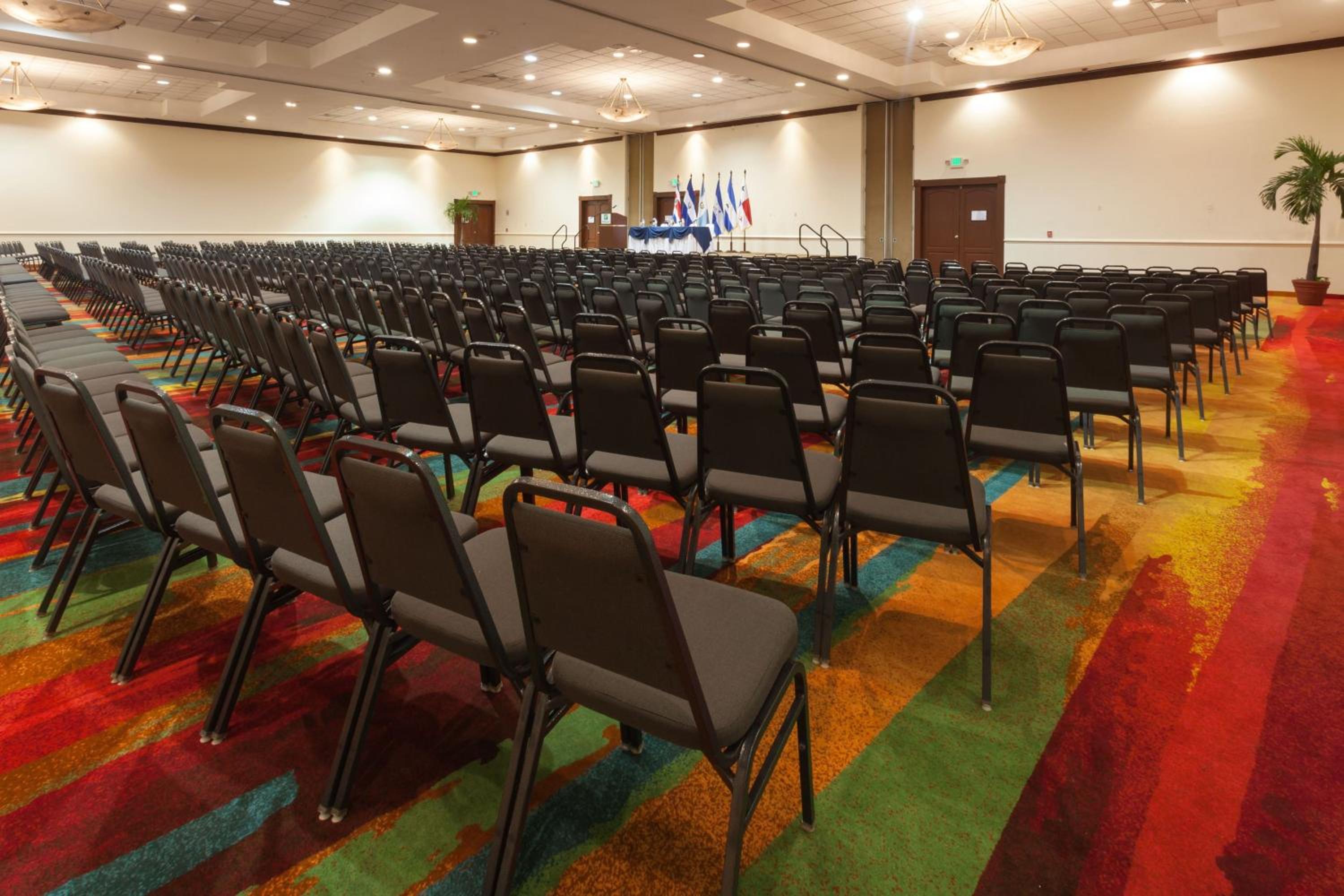 San Salvador Vacations - Holiday Inn San Salvador, an IHG Hotel - Property Image 4