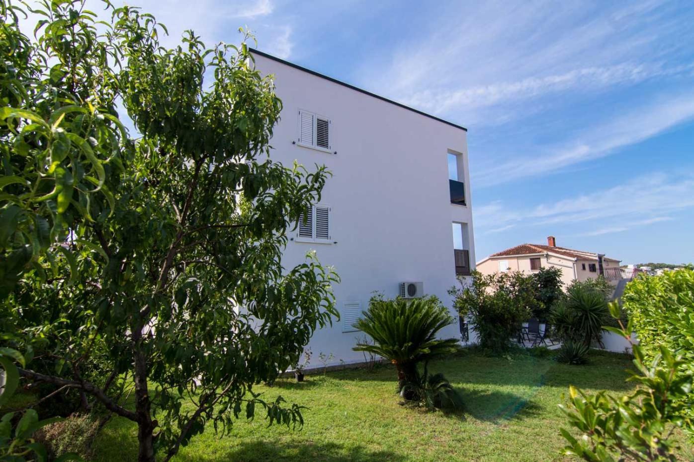 Black home apartments view 5