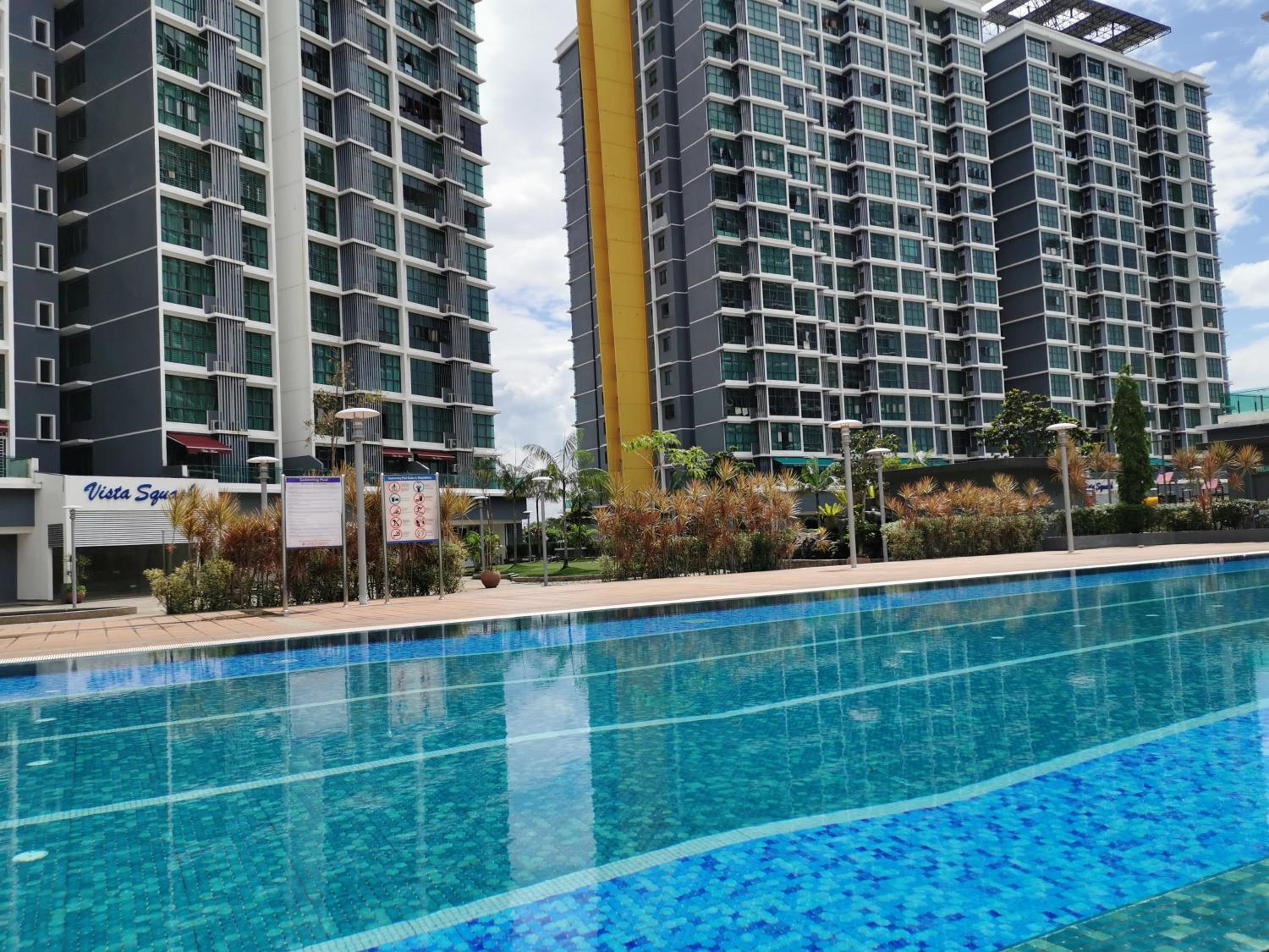 Vista Alam Studio Units - Pool, food court photo 1