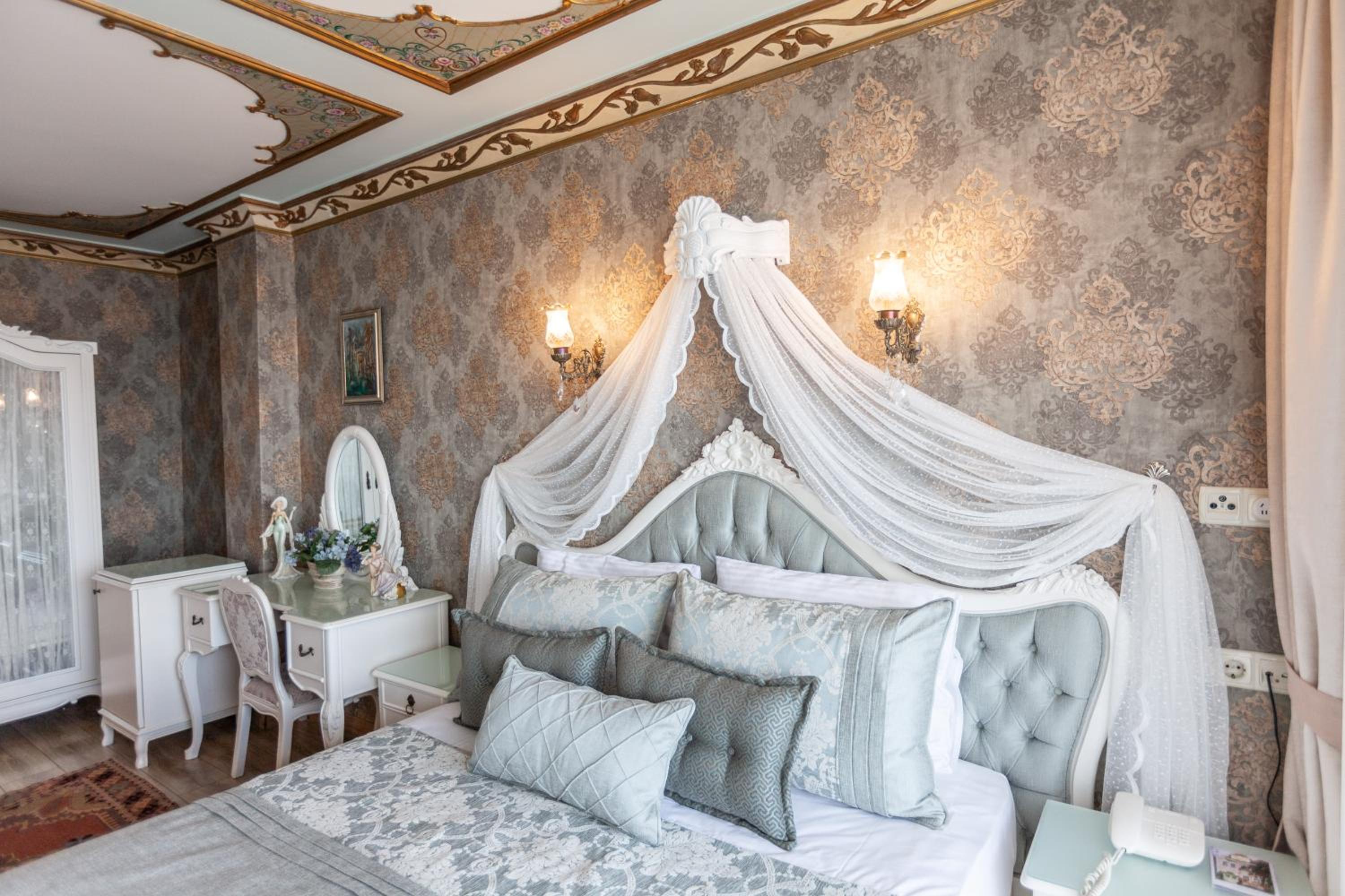 Romantic Hotel Istanbul - Image 49