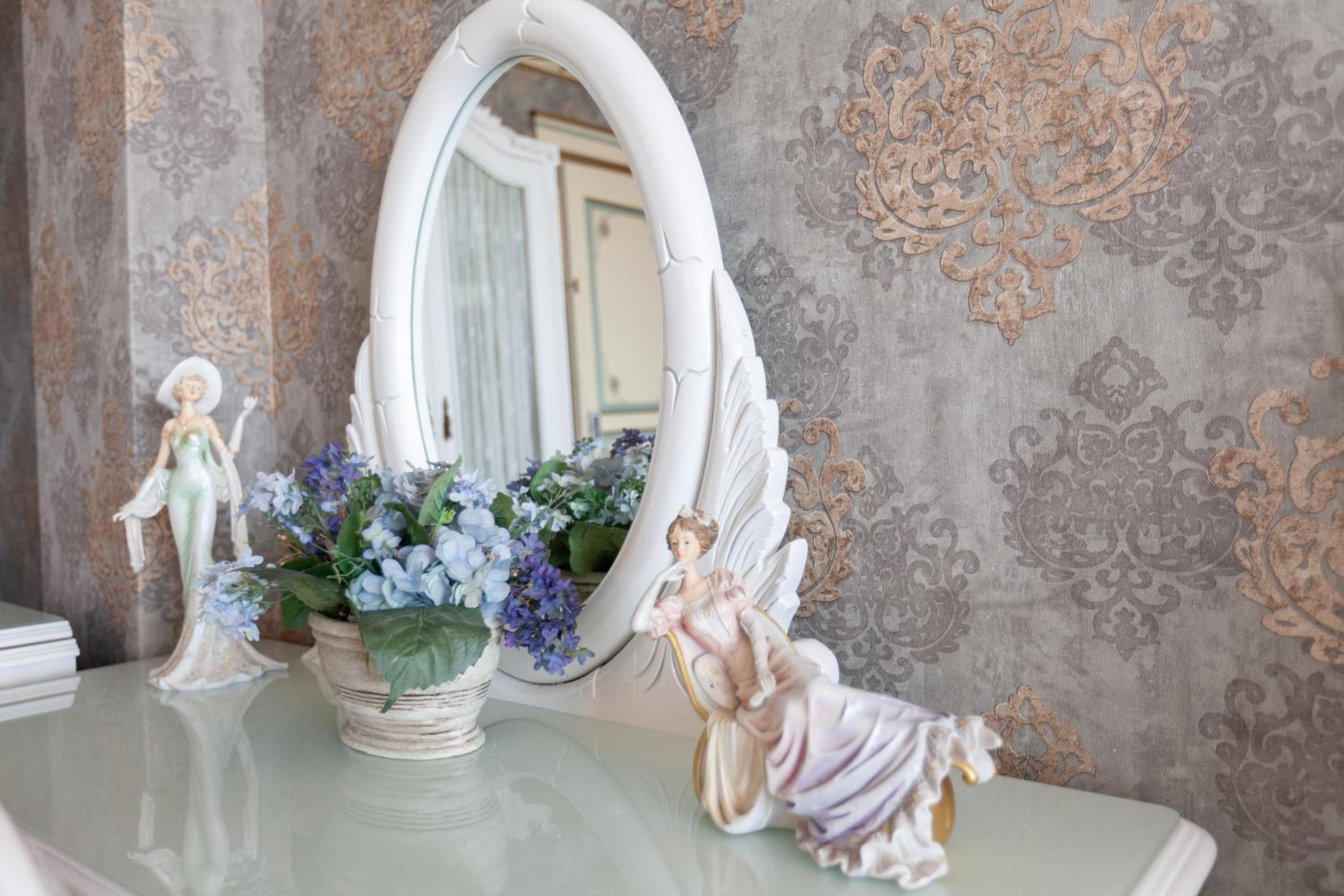 Romantic Hotel Istanbul - Image 48