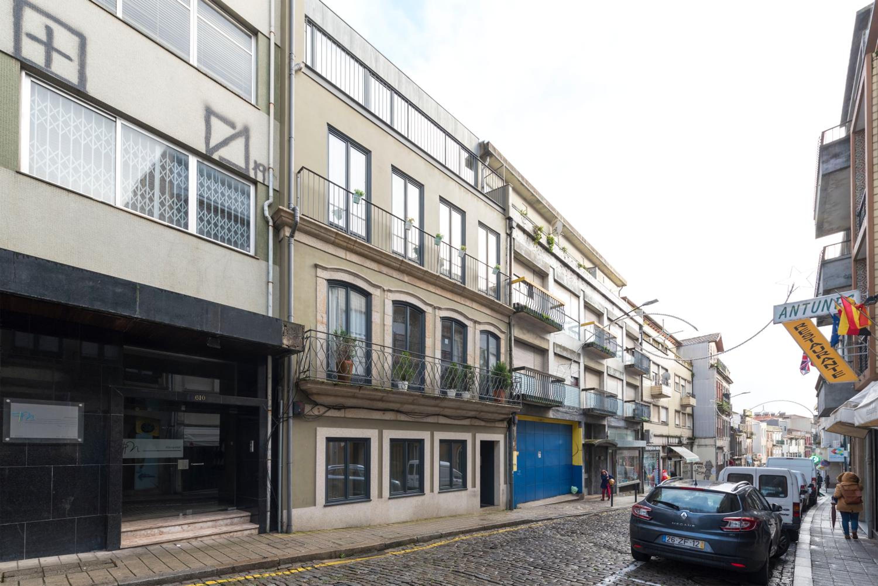LovelyStay - Stylish Central Apartment by Bolhão Market view 3
