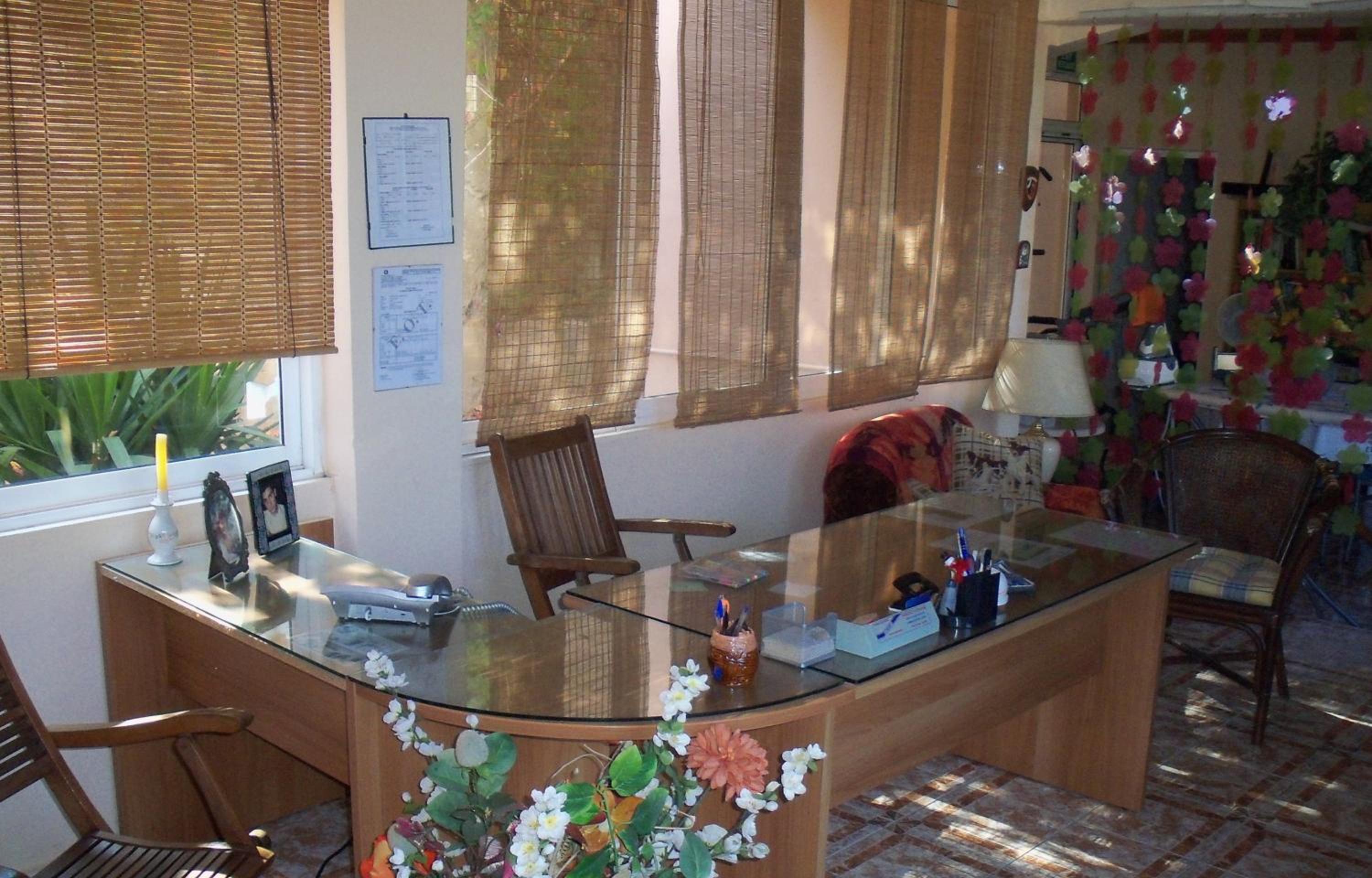 Nikolas Apartments