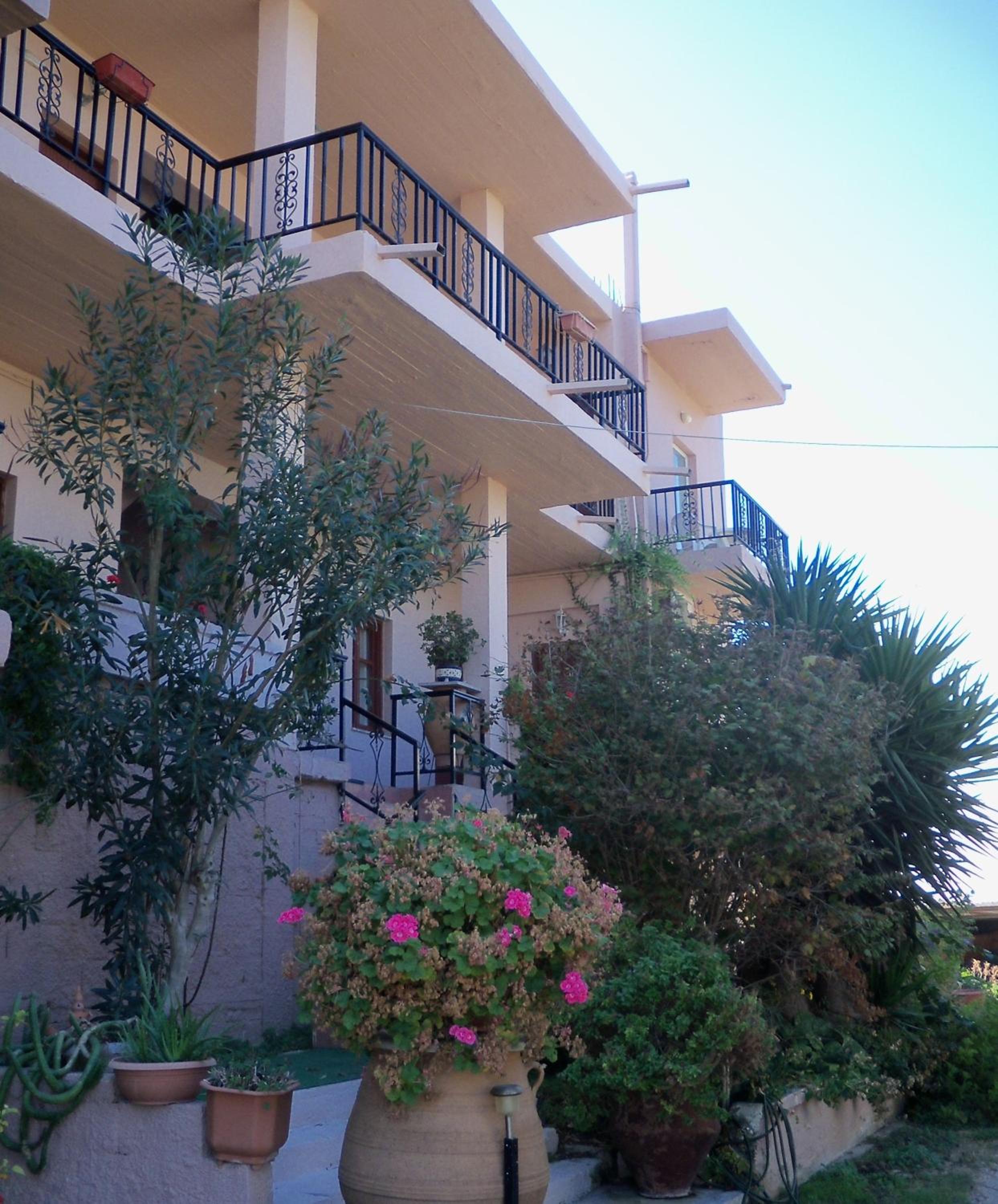 Nikolas Apartments