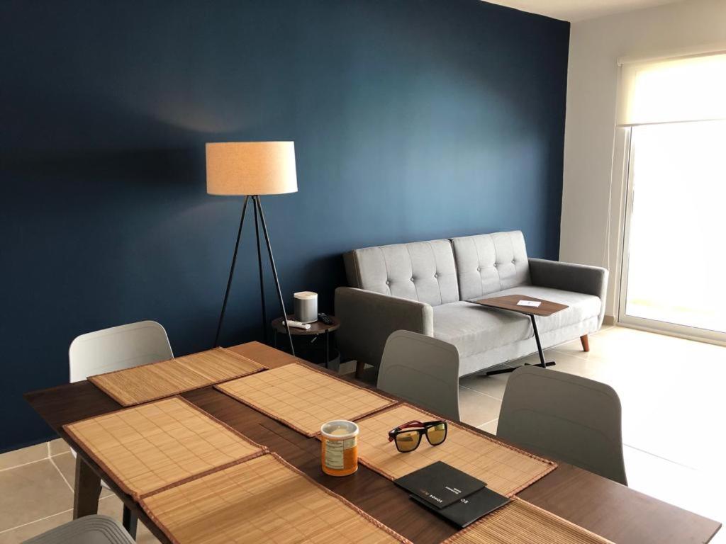 departamento en Cancún con 7 albercas tipo playa y laguna