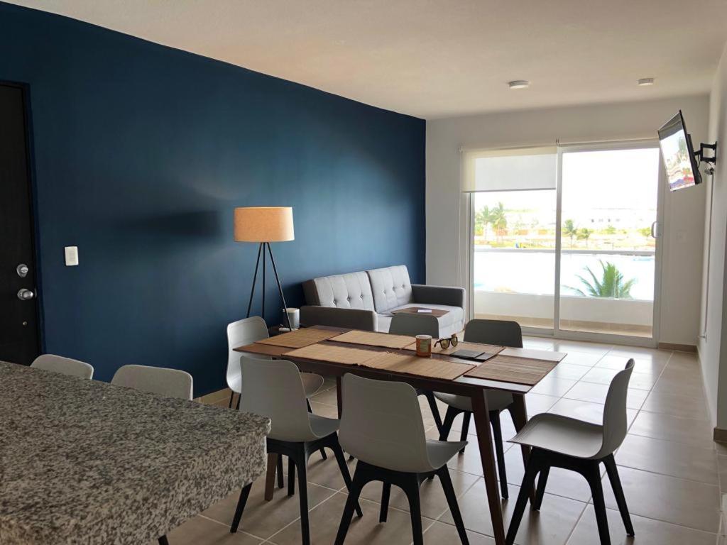 departamento en Cancún con 7 albercas tipo playa y laguna