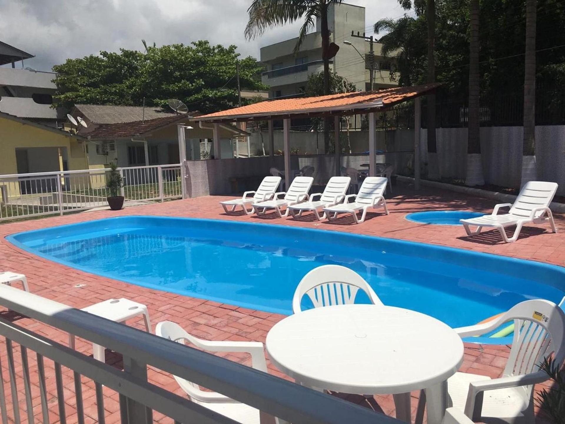 KIT 5 - Estúdio com churrasqueira piscina ar wifI vaga cozinha