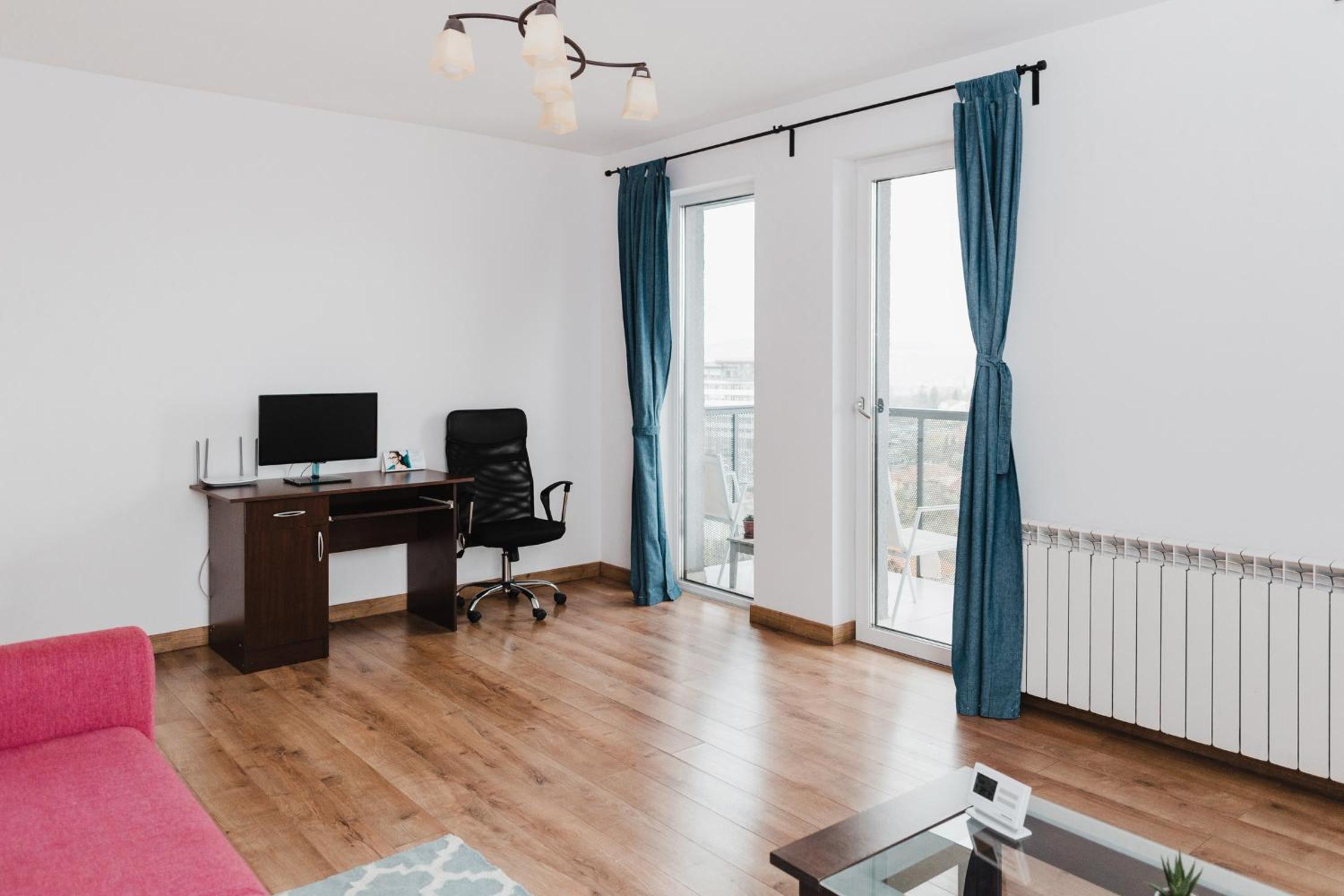 City view apartment with FREE parking view 4