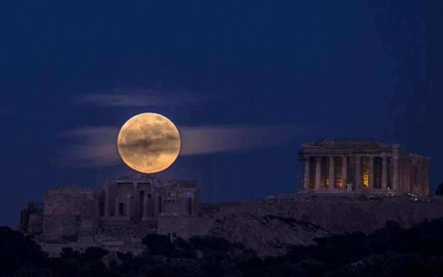 Back to Tradition, by the Acropolis!