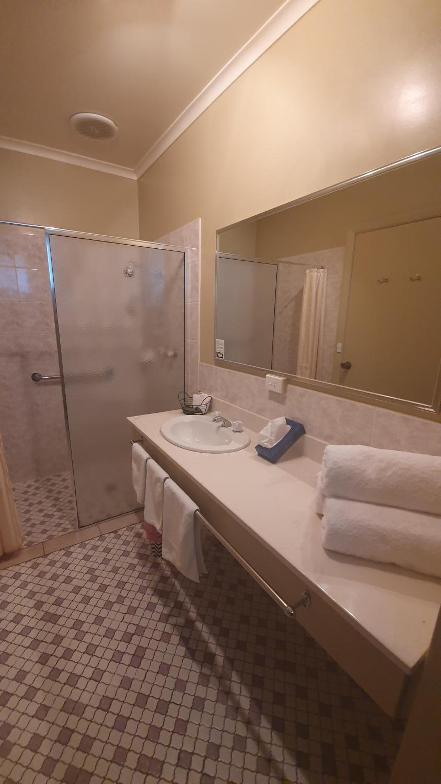 Allamar Motel