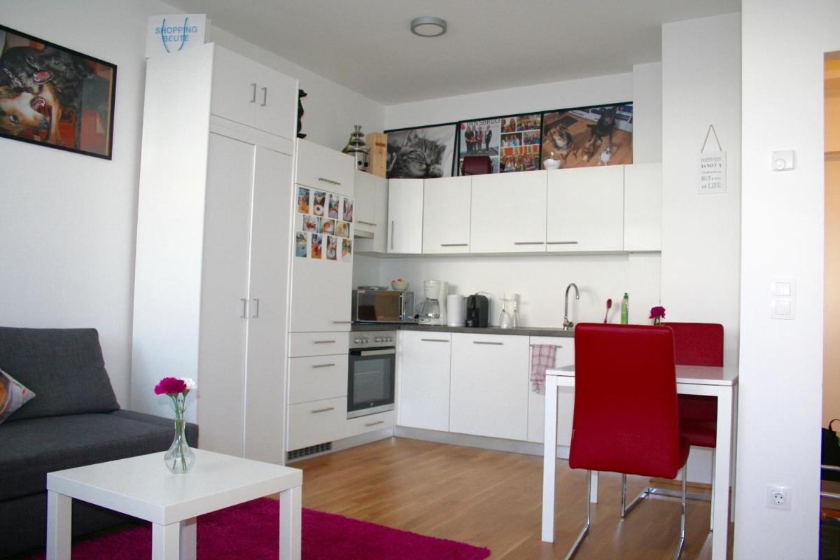 Trendy Danube Apartment - Close to UN