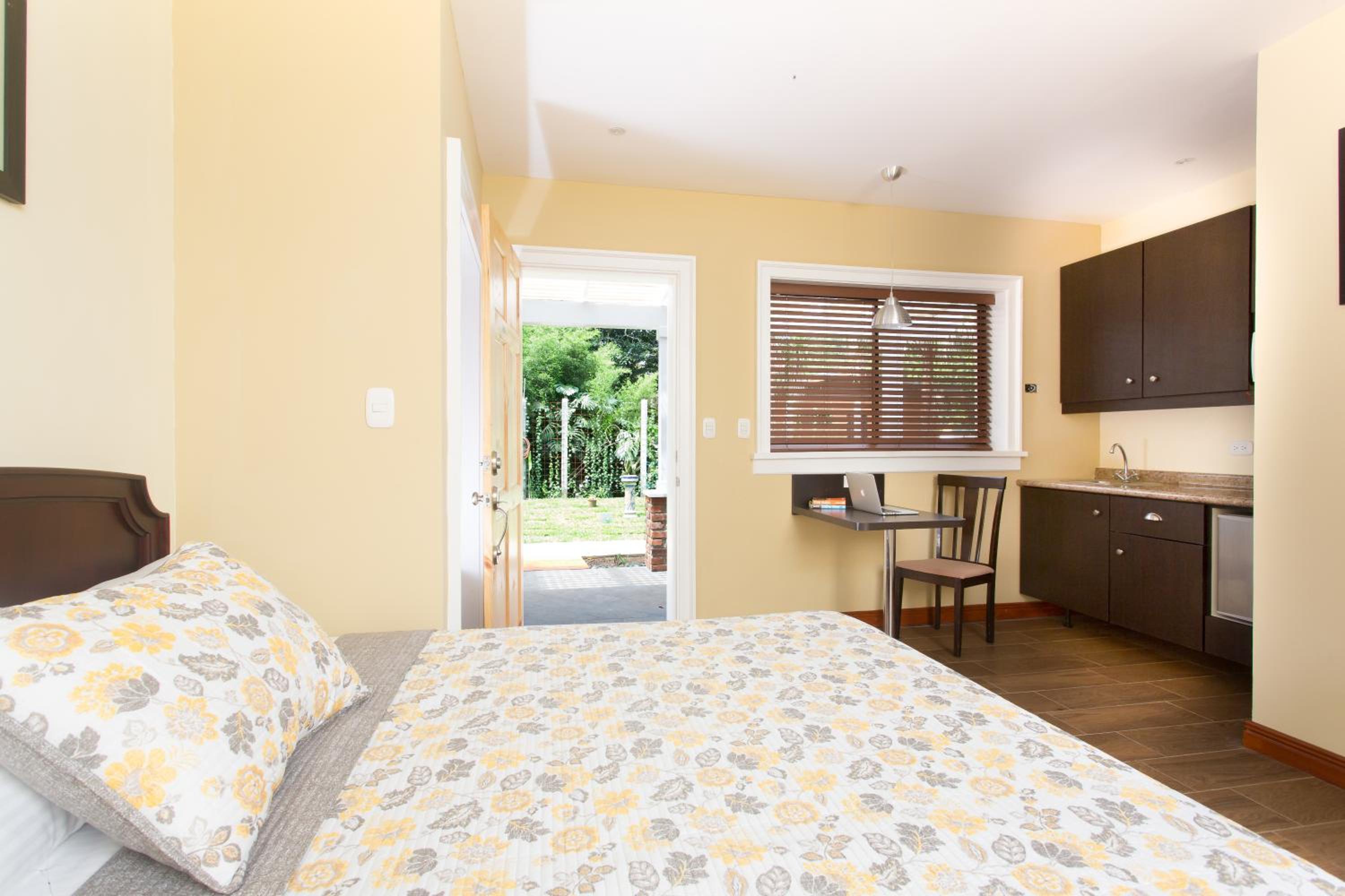 Airport Costa Rica B&B