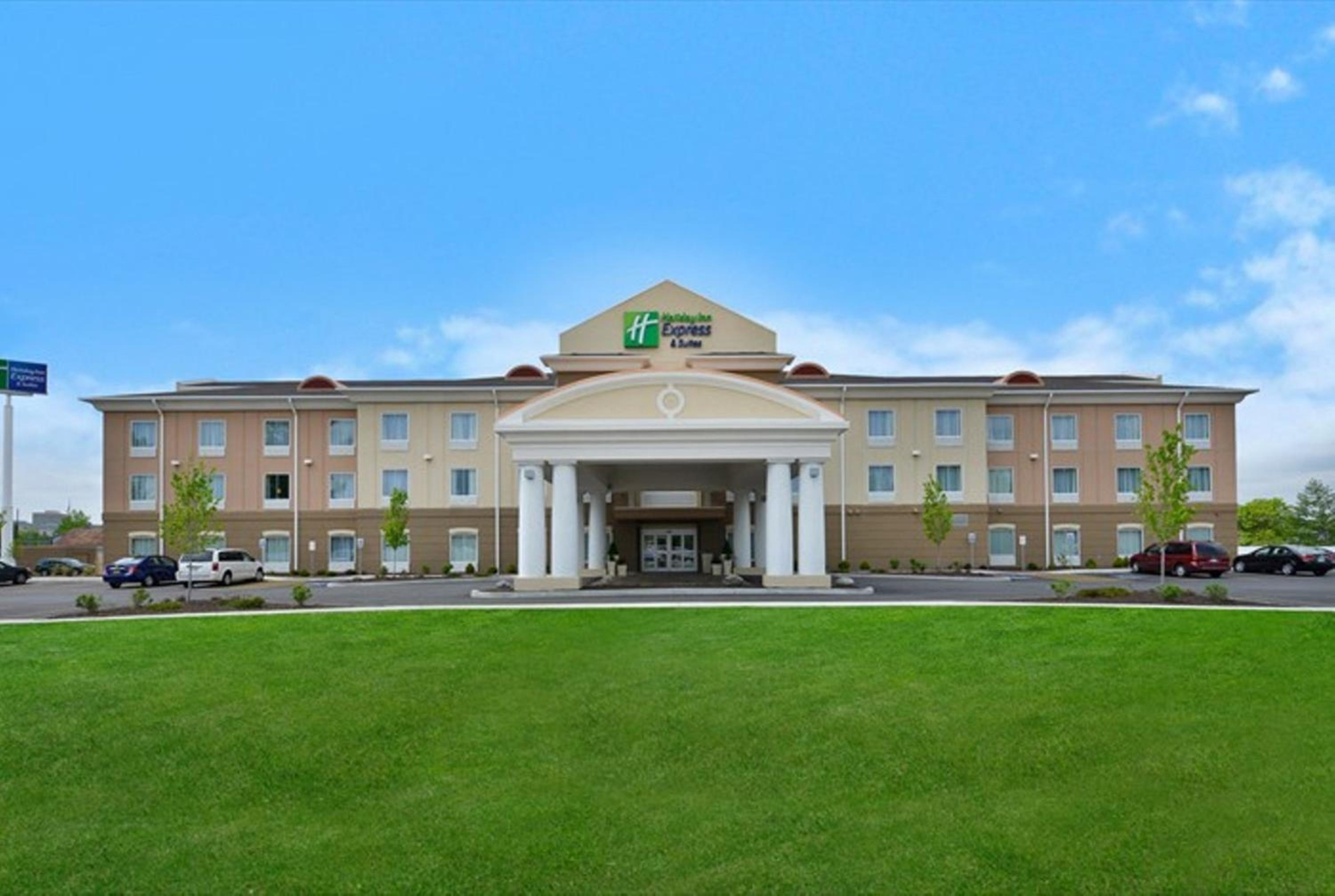 Holiday Inn Express & Suites Utica by IHG