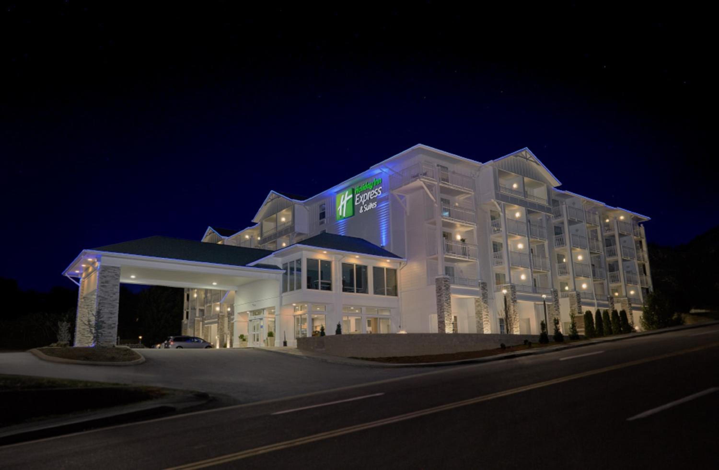 Hotel Holiday Inn Express Pigeon Forge – Sevierville, an IHG Hotel - Image 1