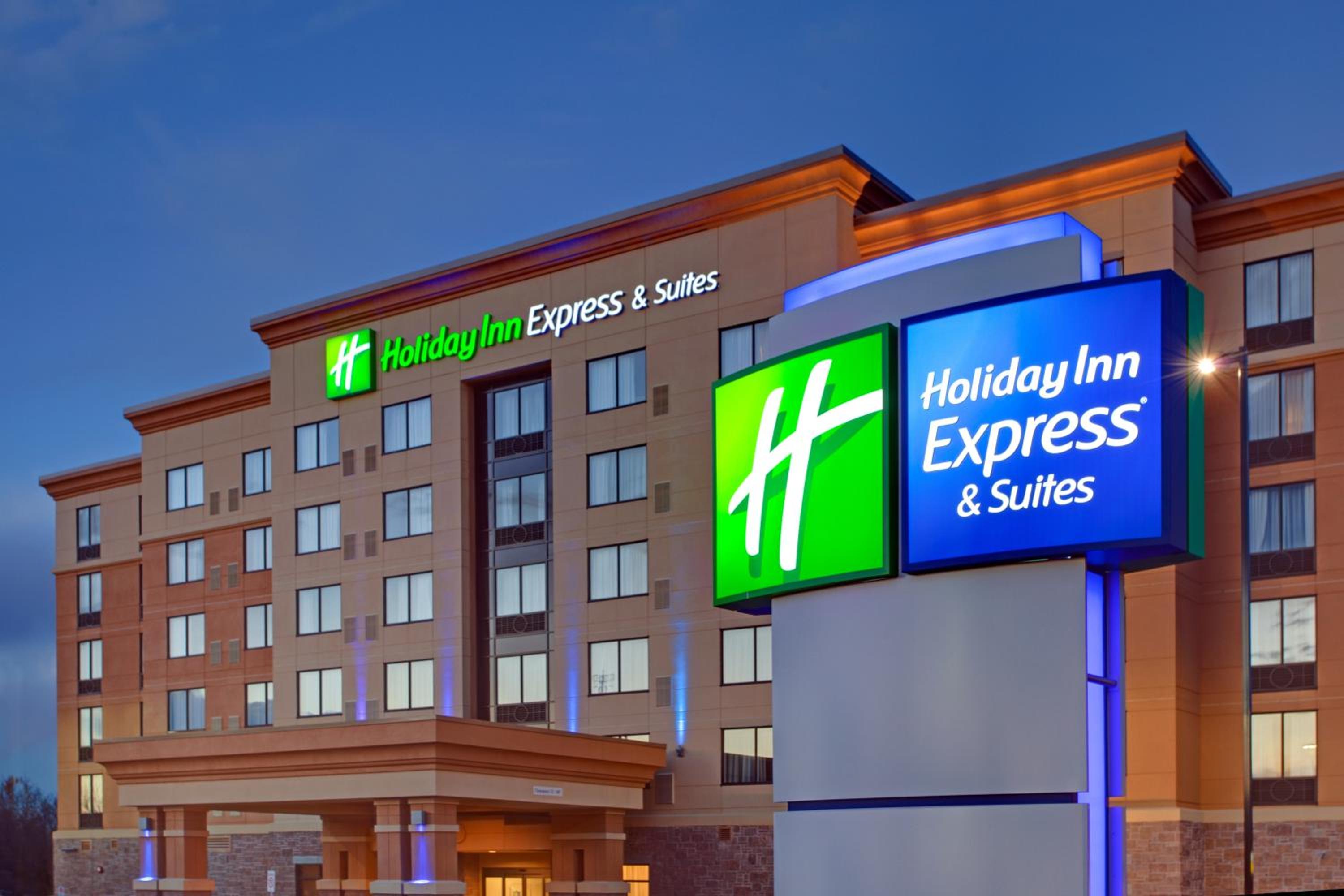 Holiday Inn Express & Suites Ottawa West - Nepean, an IHG Hotel-0